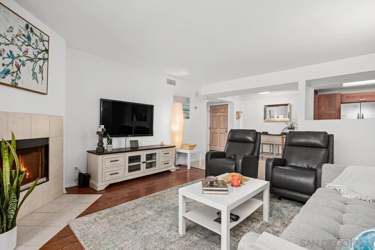https://cdn.realtyfeed.com/cdn/127/260014243/501f91edfc8a5b93a4d74136b4d63ab4.webp