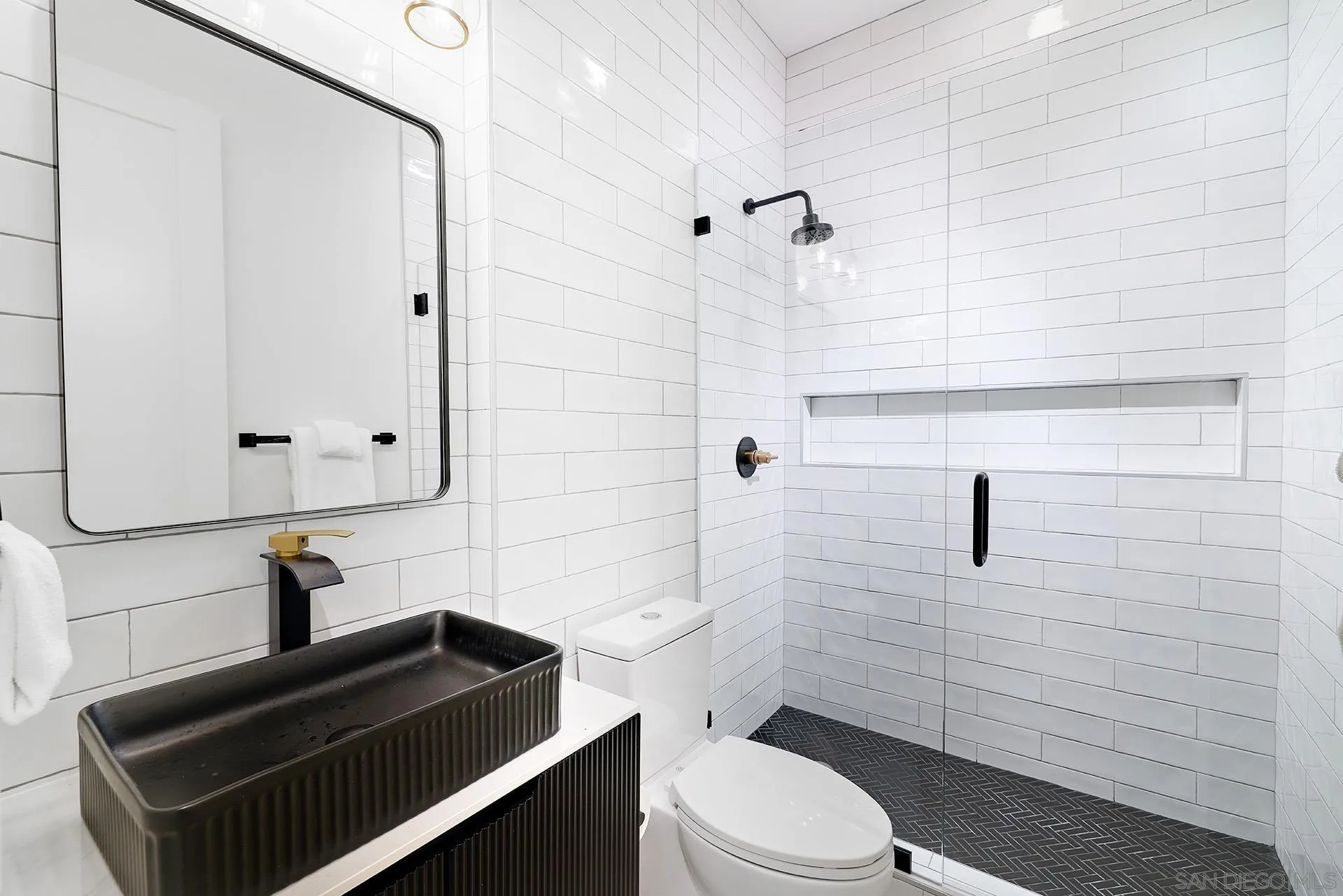 https://cdn.realtyfeed.com/cdn/127/260014249/0c84b1352712aa3d90aaabf2678dfd24.webp