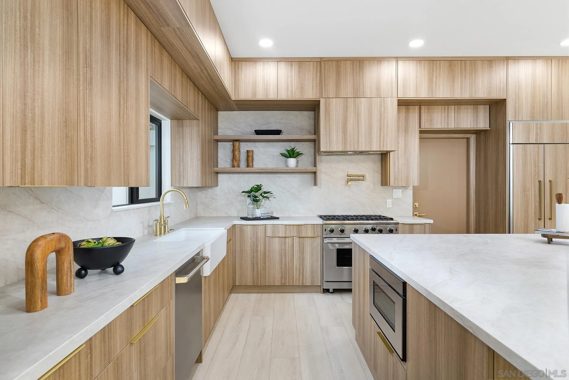 https://cdn.realtyfeed.com/cdn/127/260014249/0cefa30fc9058cf2b2b945418fe7dc4b.webp