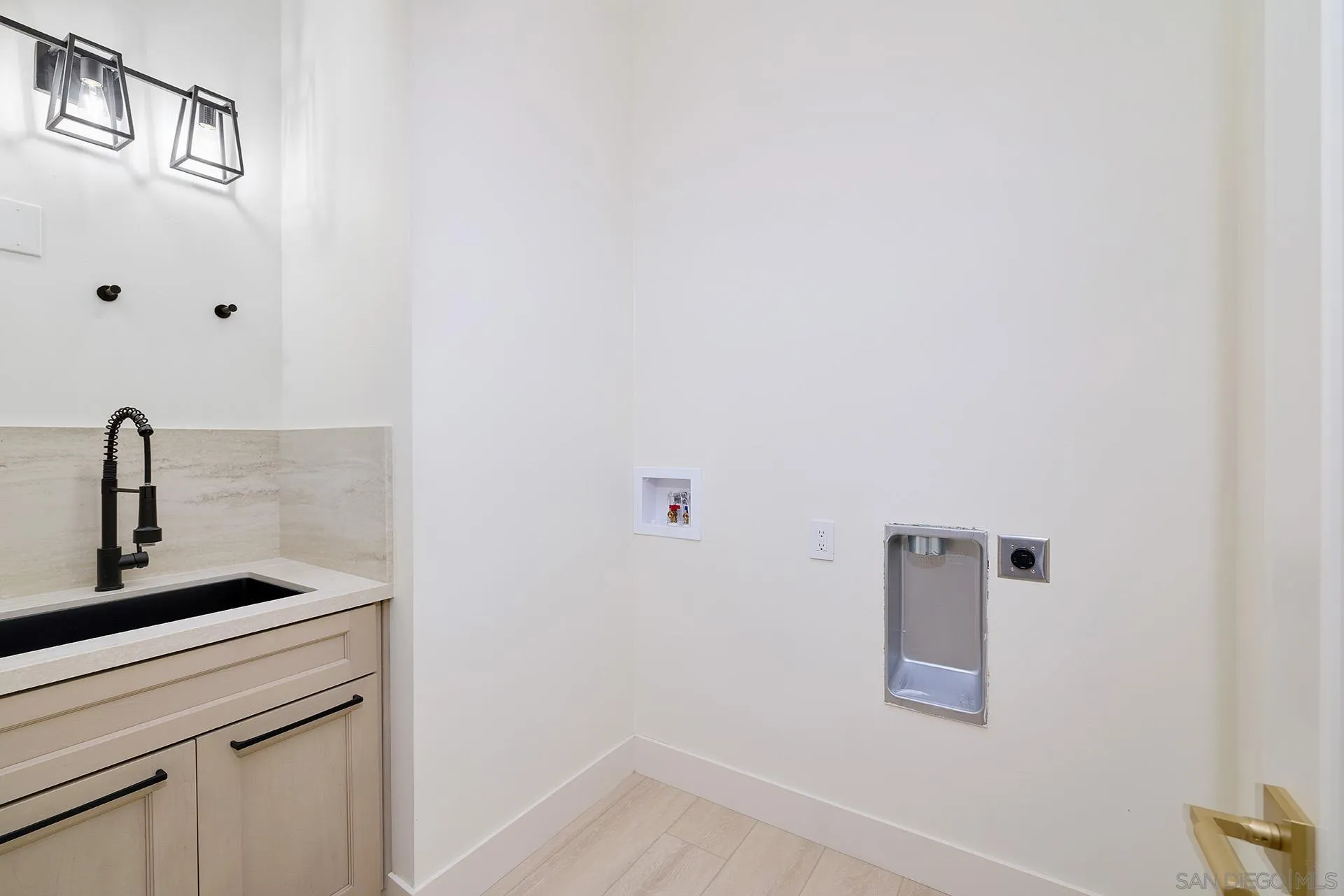 https://cdn.realtyfeed.com/cdn/127/260014249/8e6e3800719f2de9f0f8354e4d911b9f.webp