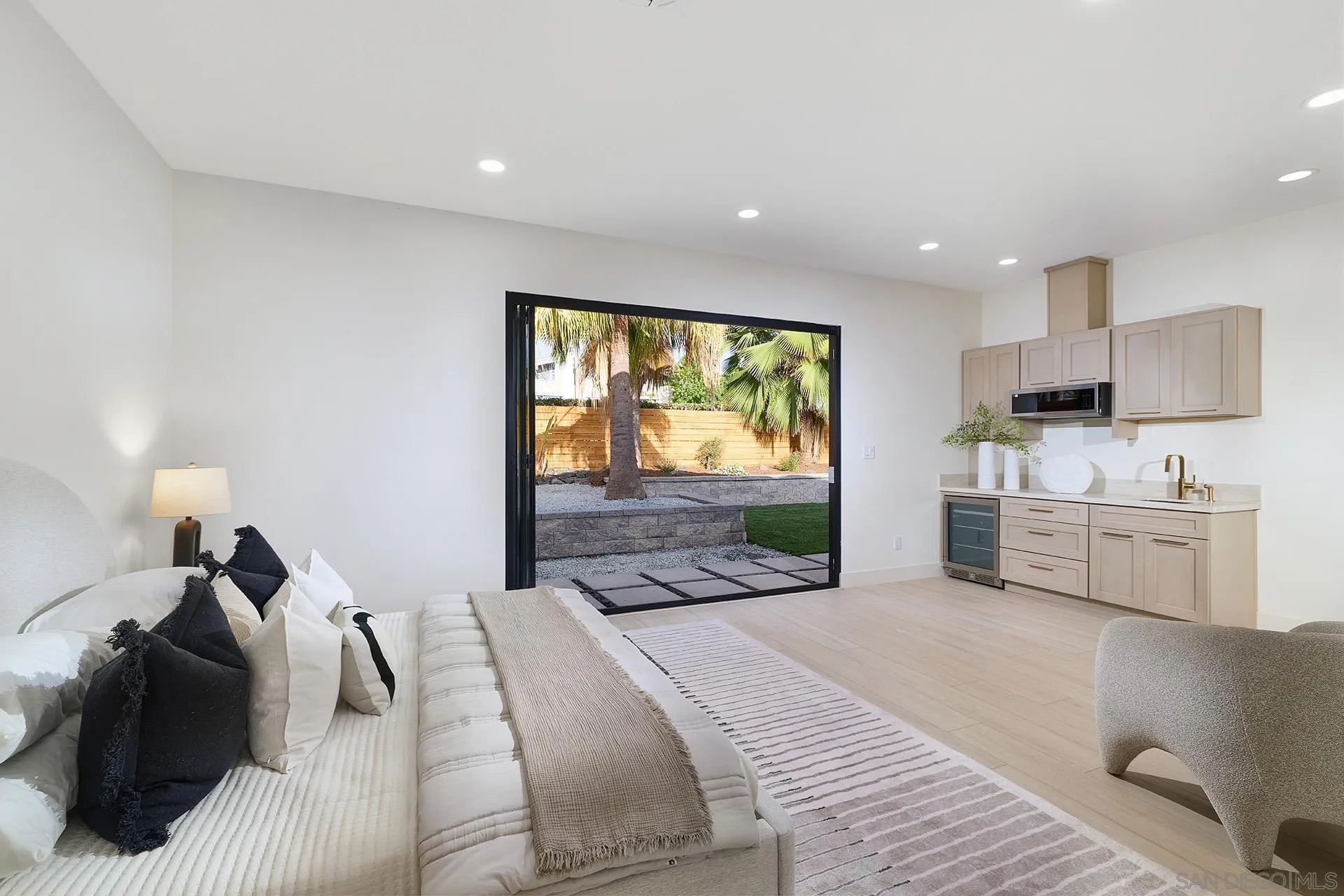 https://cdn.realtyfeed.com/cdn/127/260014249/982fcd582ee208c883f1cea0f4977758.webp