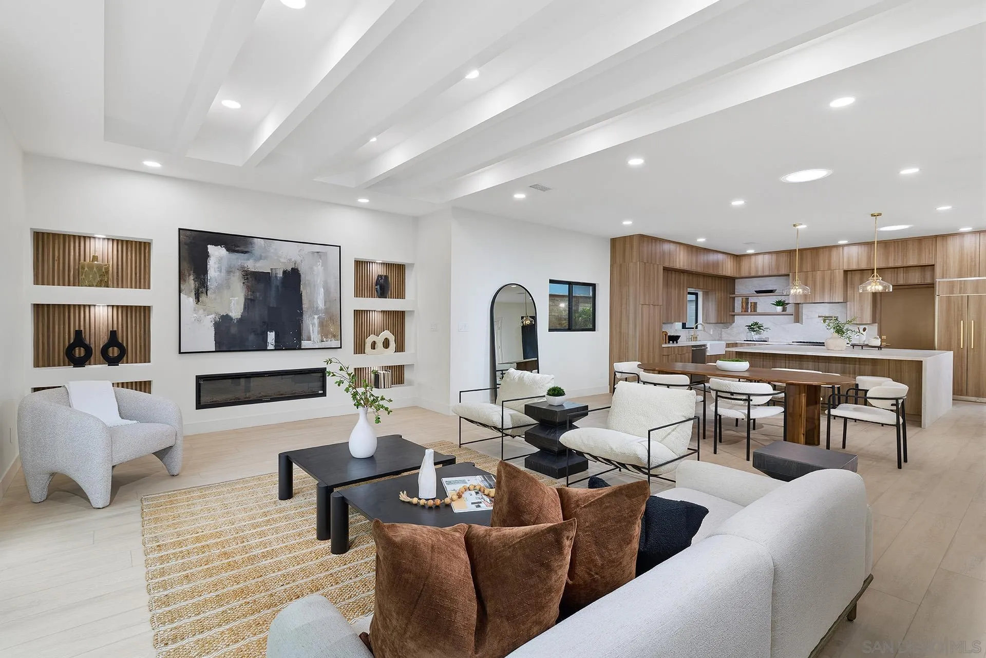 https://cdn.realtyfeed.com/cdn/127/260014249/c7cd5ff237546bcda46d68f4d82a831f.webp