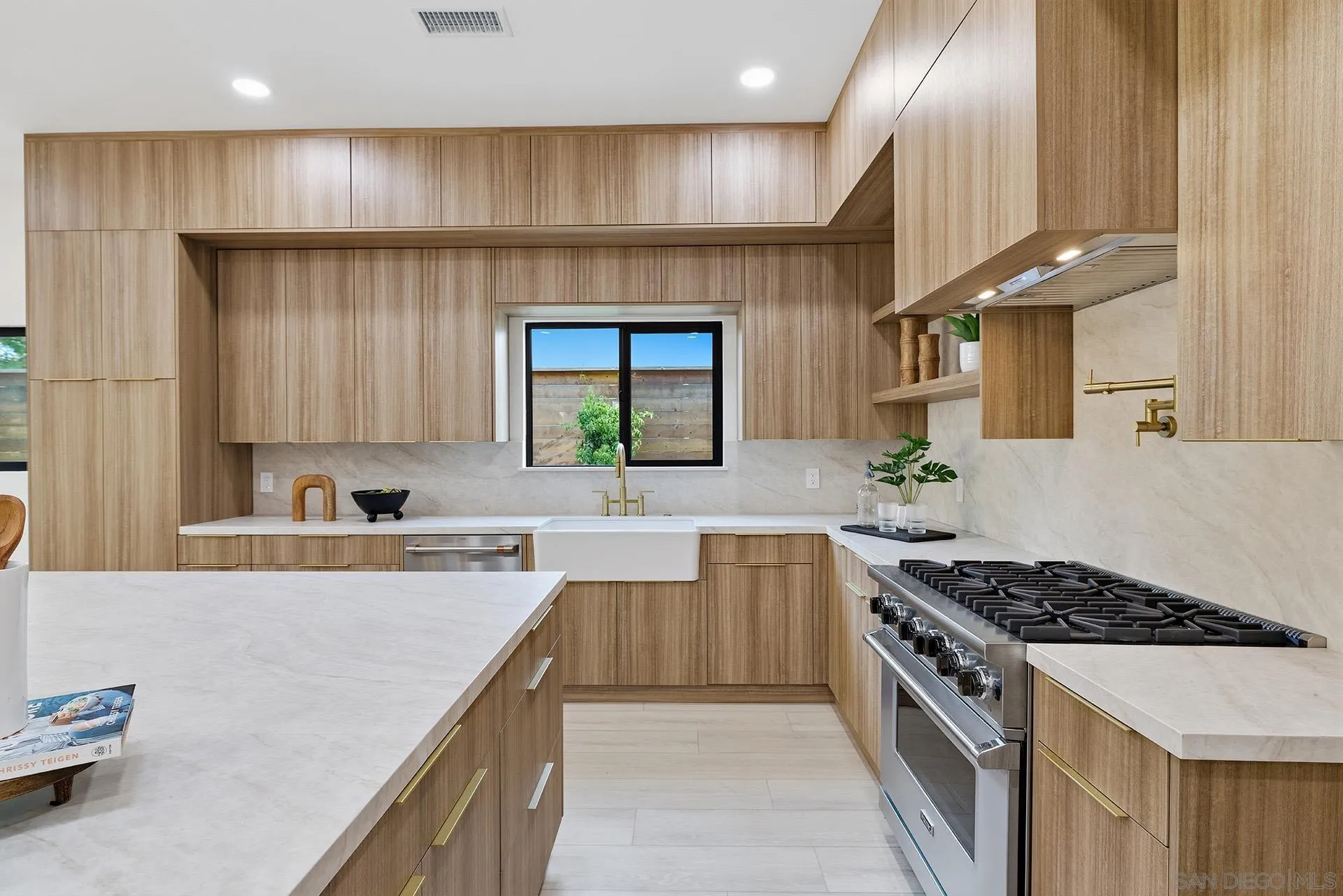 https://cdn.realtyfeed.com/cdn/127/260014249/d93a1a0164eaacf271996345d116e4a3.webp