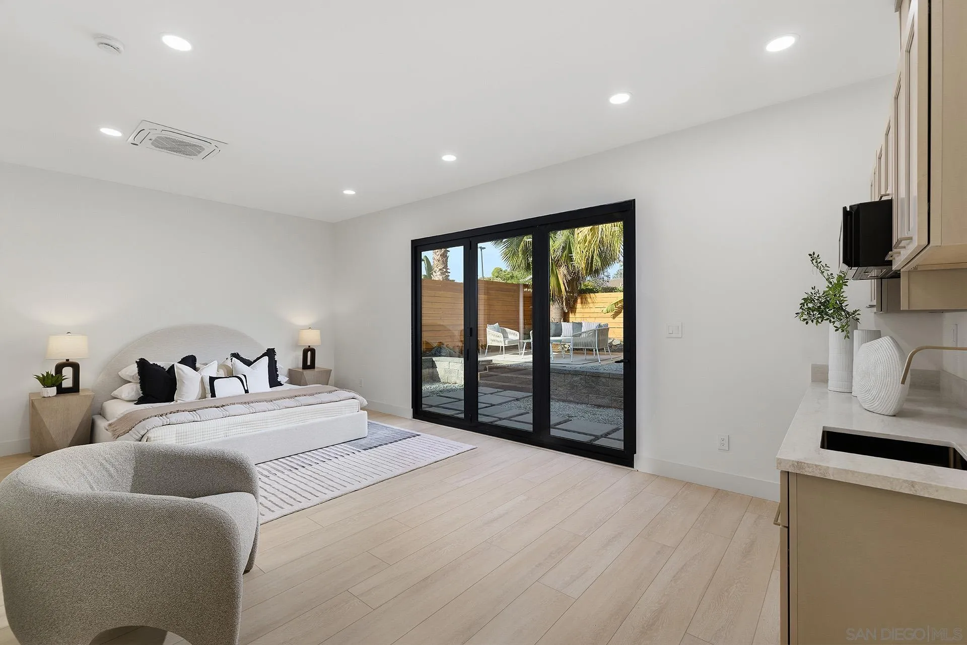 https://cdn.realtyfeed.com/cdn/127/260014249/e5d13e54c021bedc56f8e304a4edaf4d.webp