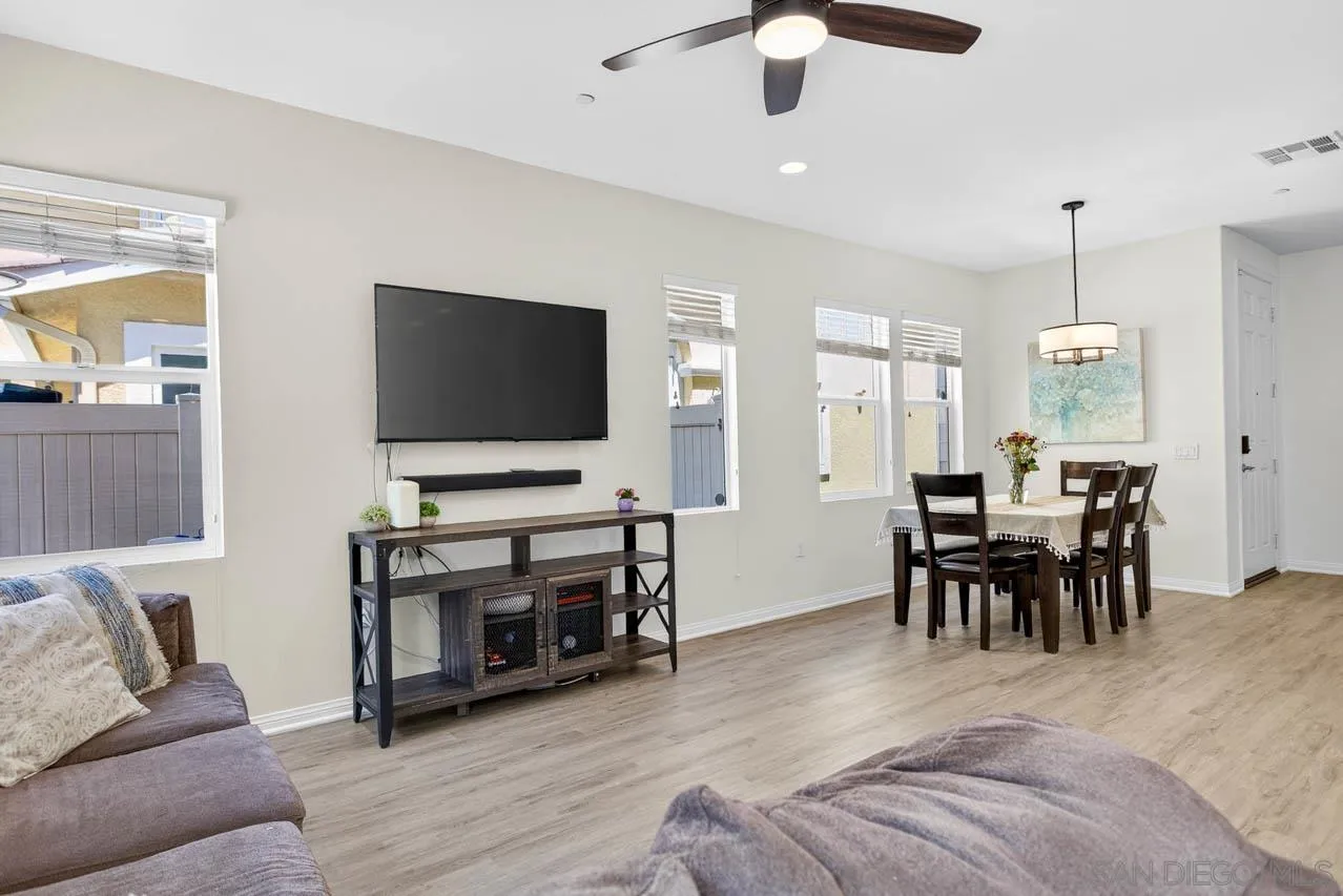 https://cdn.realtyfeed.com/cdn/127/260014250/2f06ac84fe77e03874bc0c919af08670.webp