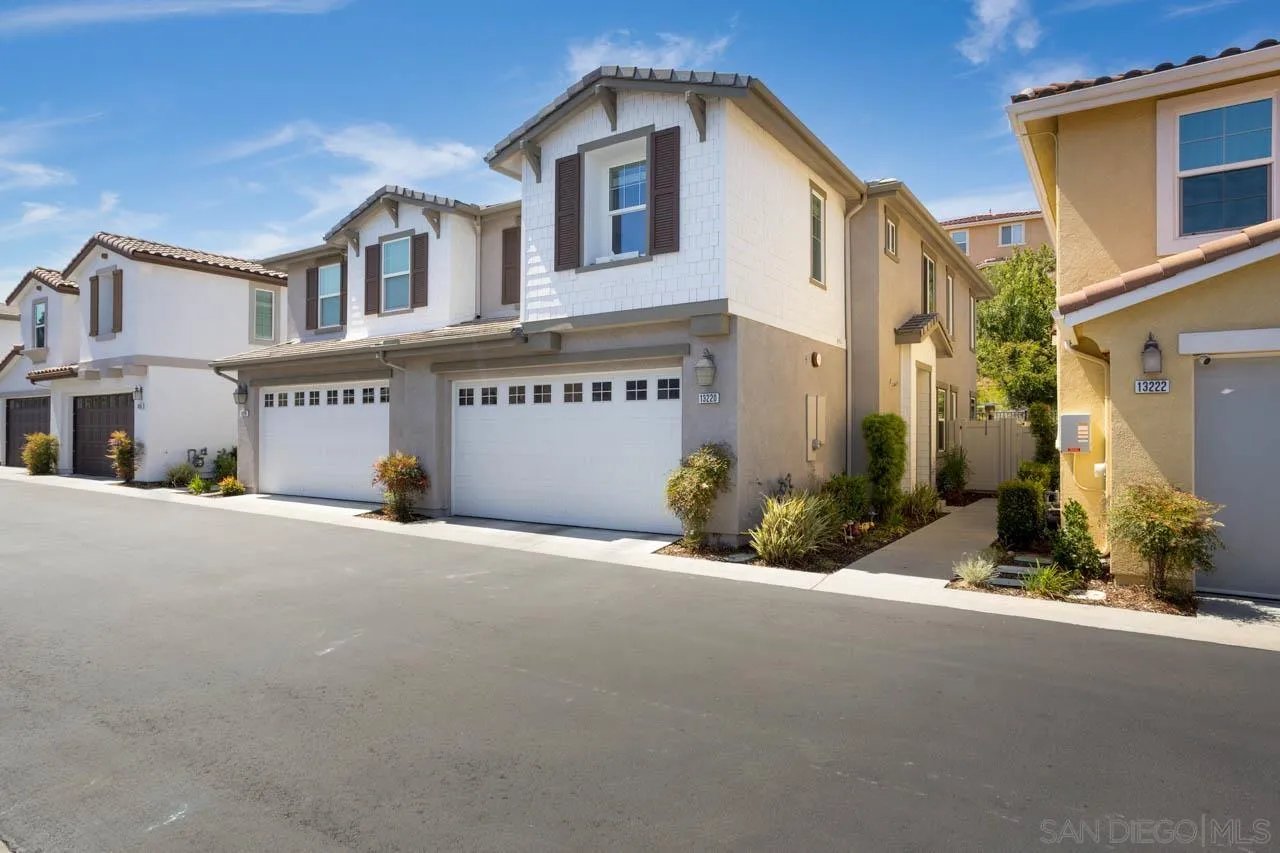 https://cdn.realtyfeed.com/cdn/127/260014250/4c56eca6d4e1498b361979a7bb90f61c.webp