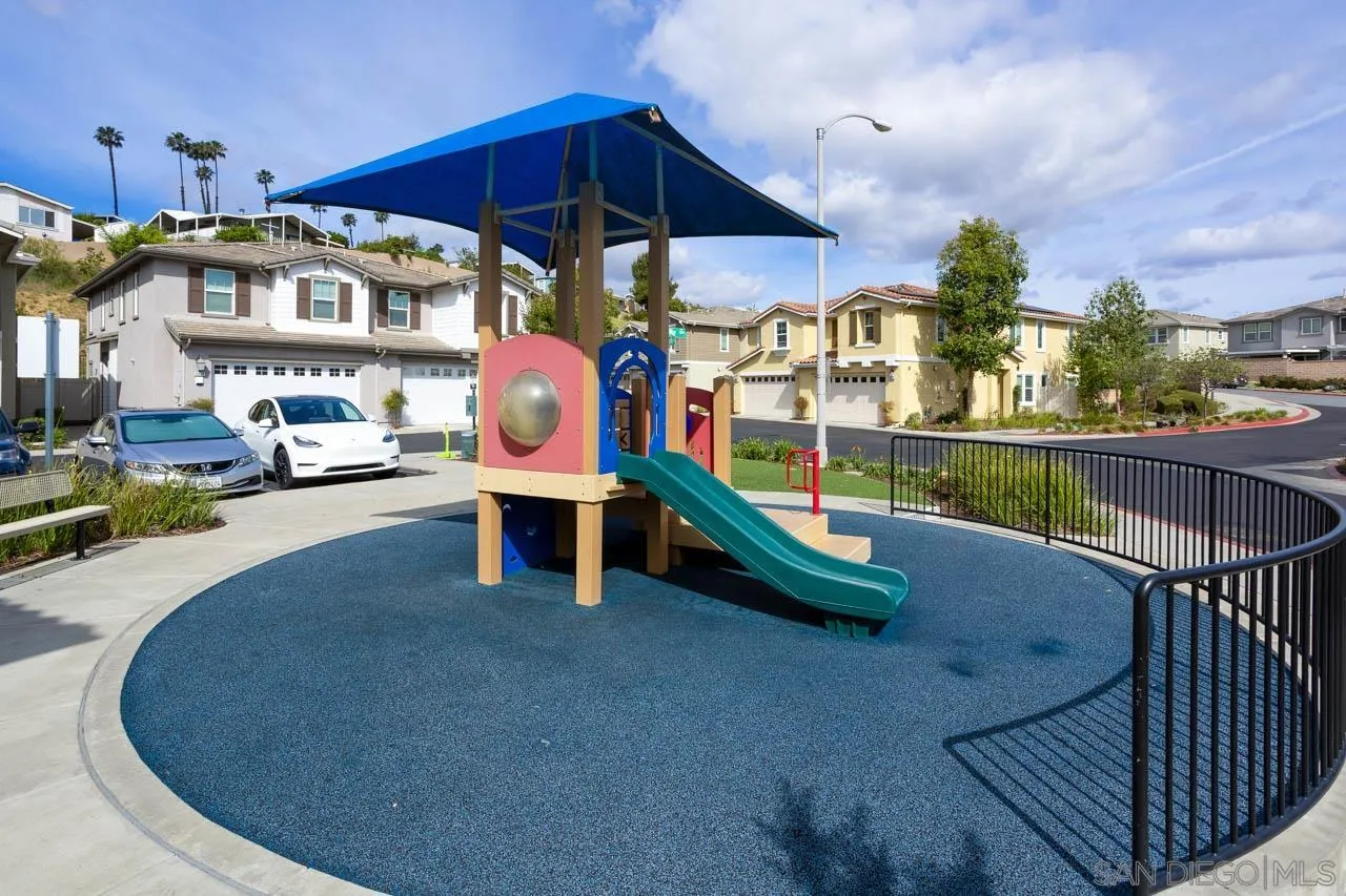 https://cdn.realtyfeed.com/cdn/127/260014250/749942919710d388abf625bbc5294dd1.webp