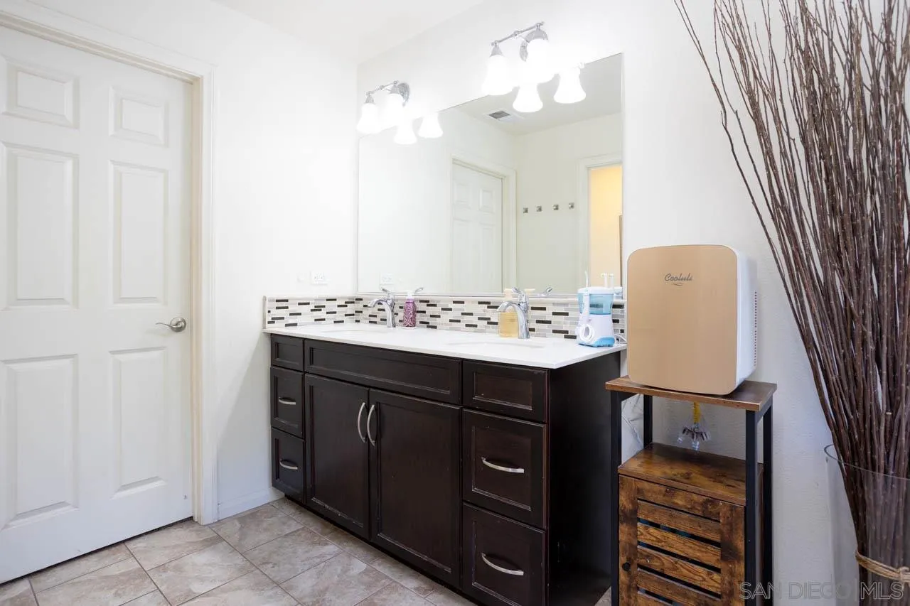 https://cdn.realtyfeed.com/cdn/127/260014250/b5700813c14b6ff0f2d6610ea0b8d065.webp