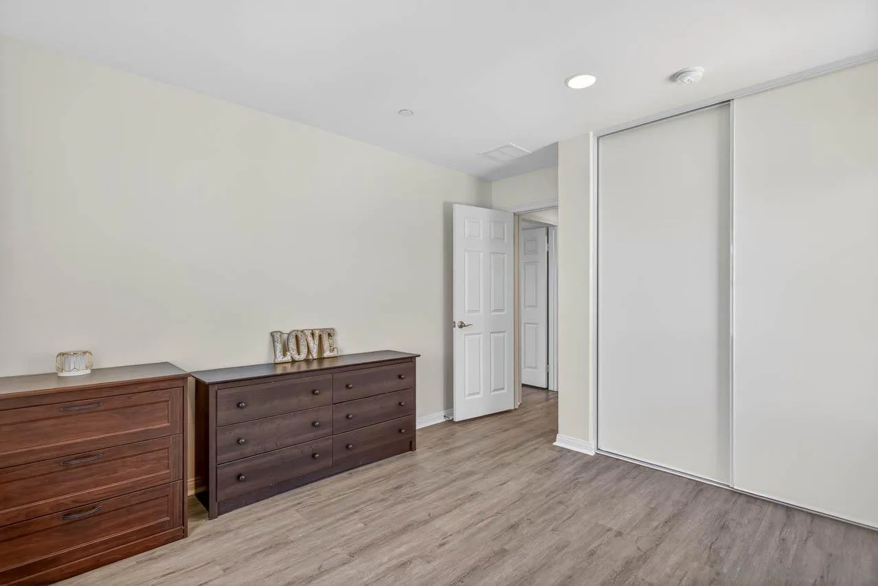 https://cdn.realtyfeed.com/cdn/127/260014250/d56125382f418db47834c33c40e1d661.webp