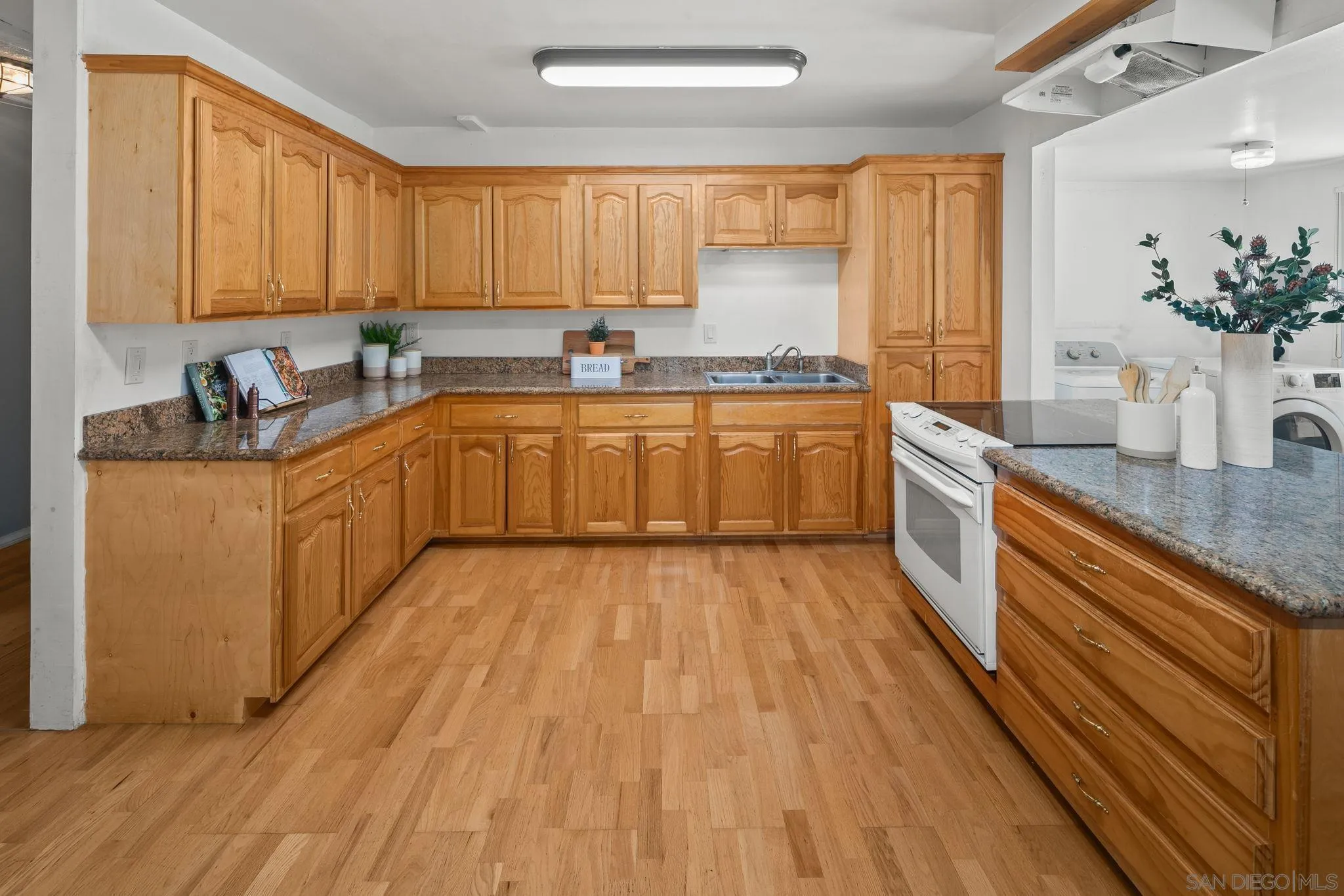 https://cdn.realtyfeed.com/cdn/127/260014256/13460a35c66e754bcc4b2a5c690e4170.webp