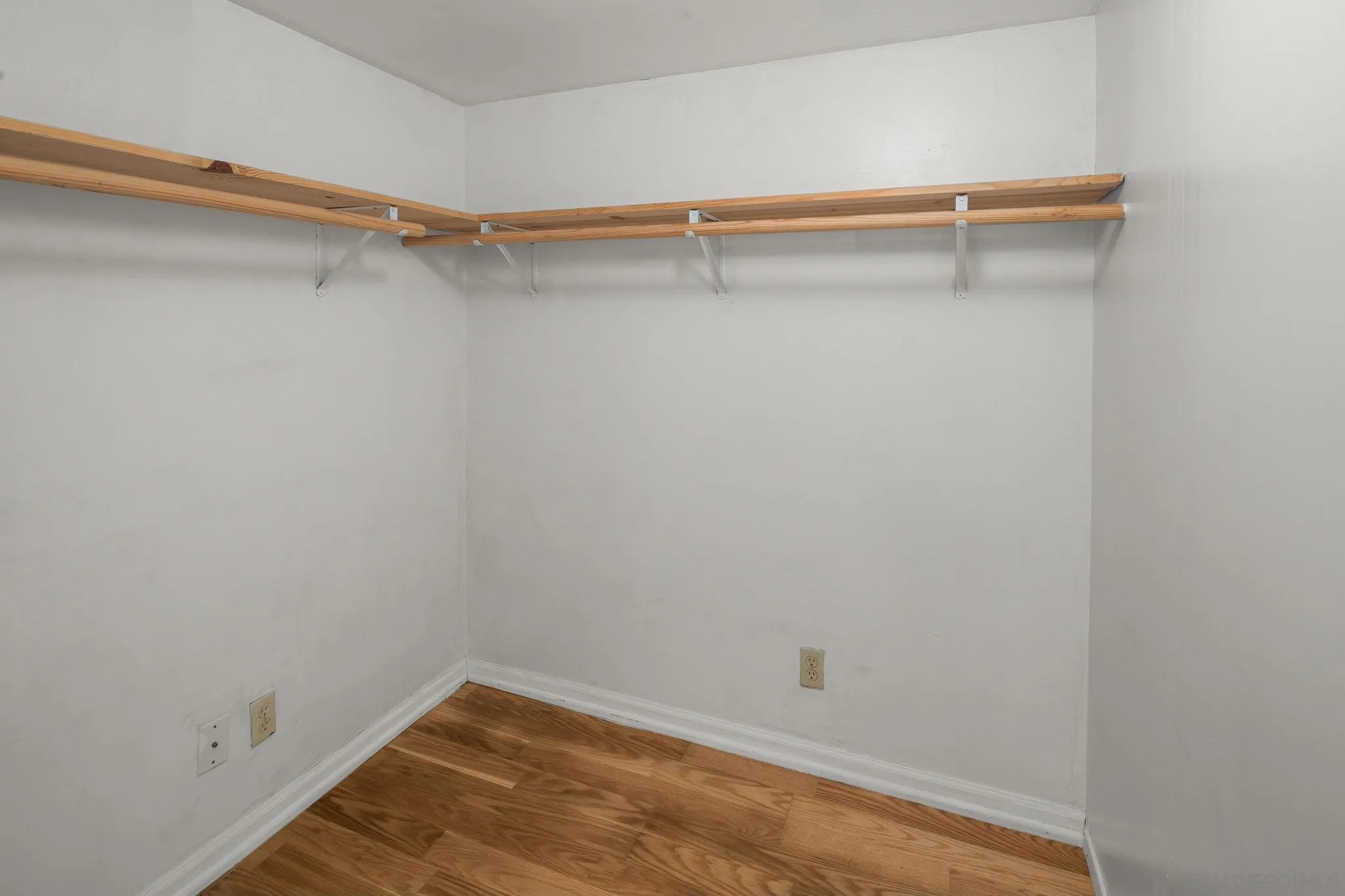 https://cdn.realtyfeed.com/cdn/127/260014256/54e2c712f606e4a6d73d56ead1c623a6.webp