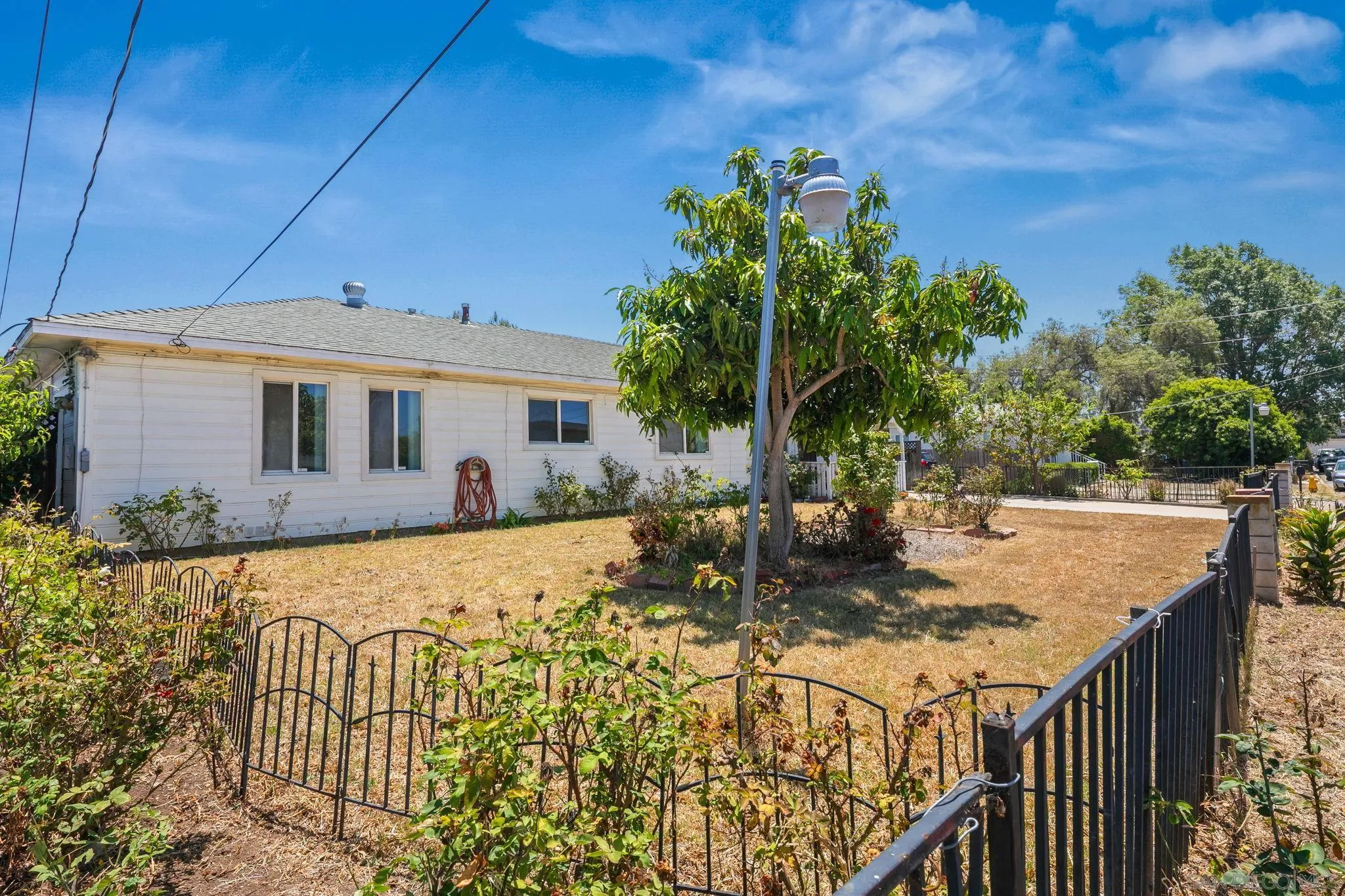 https://cdn.realtyfeed.com/cdn/127/260014256/9c36f8722d60f17d9a8baad87e3c3253.webp