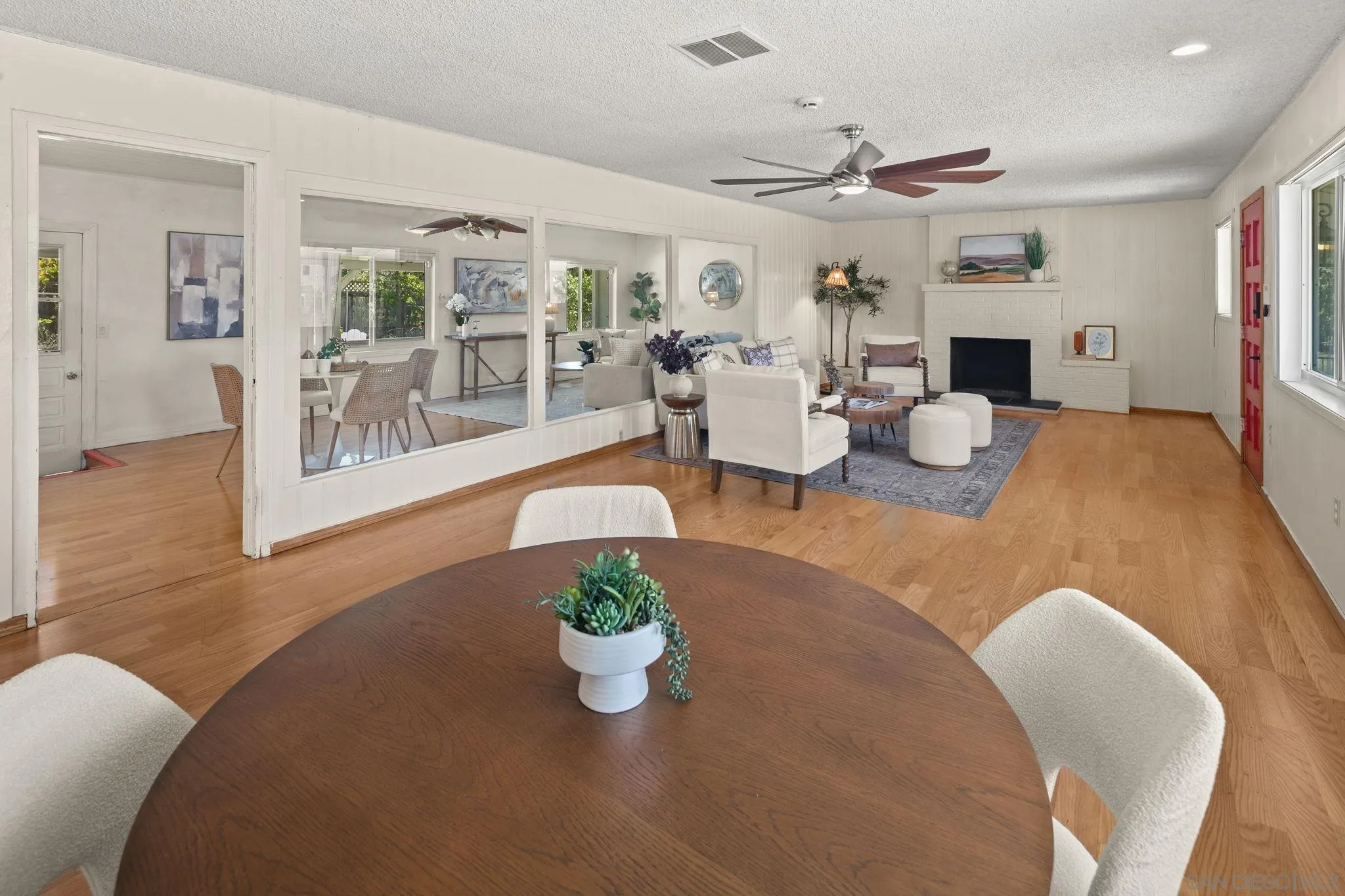 https://cdn.realtyfeed.com/cdn/127/260014256/af5de7241f8df49c783c4d2d68b2a924.webp