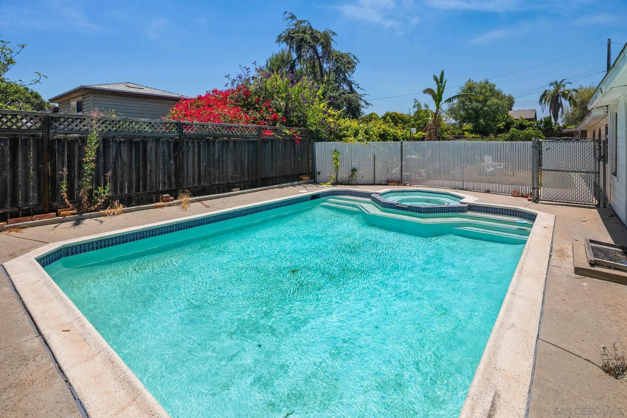https://cdn.realtyfeed.com/cdn/127/260014256/f3c079f392629e3bbb74ce2c1efaa4b8.webp