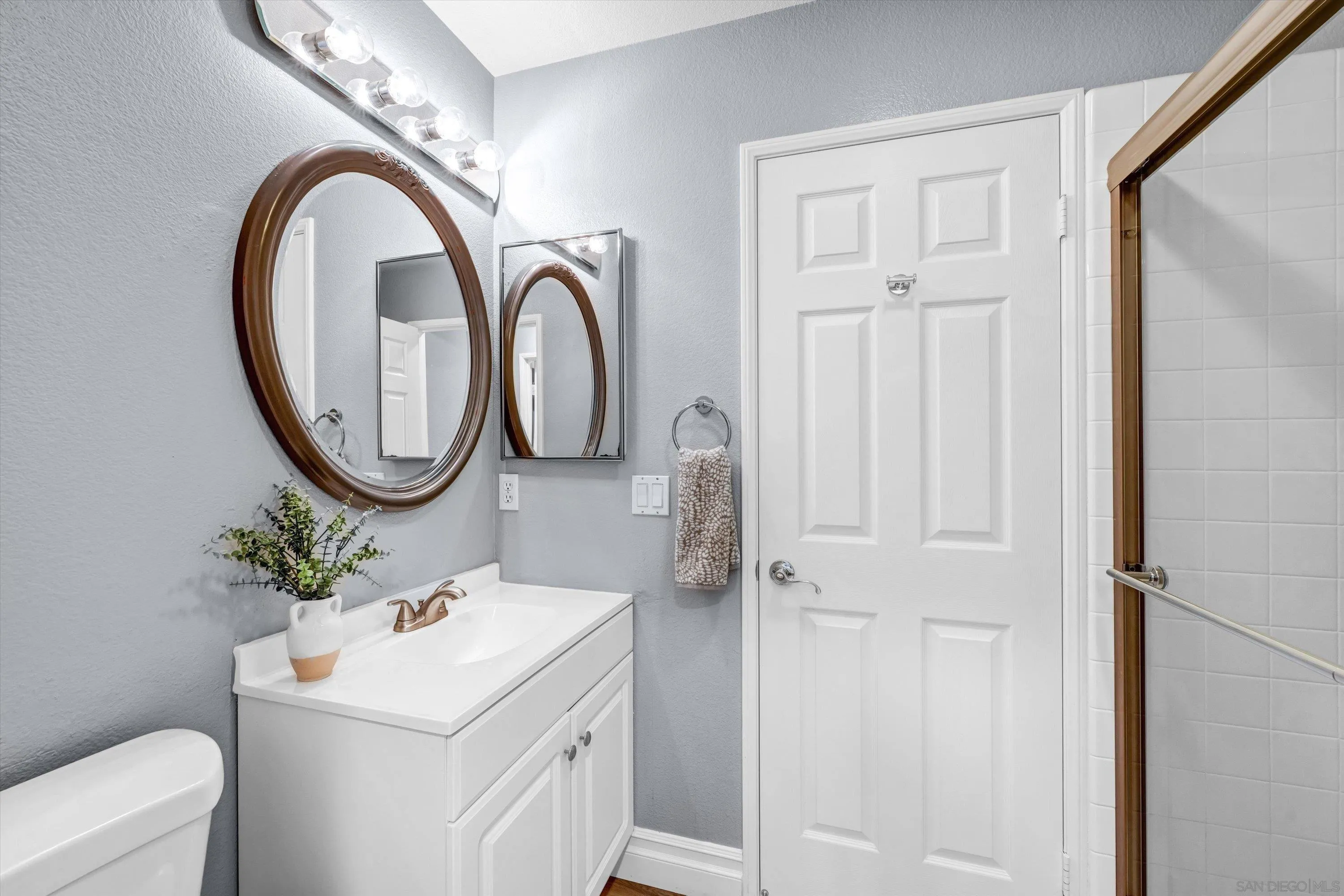https://cdn.realtyfeed.com/cdn/127/260014260/4bdbc5c0fb4cf236cf94bdd9df77cd56.webp