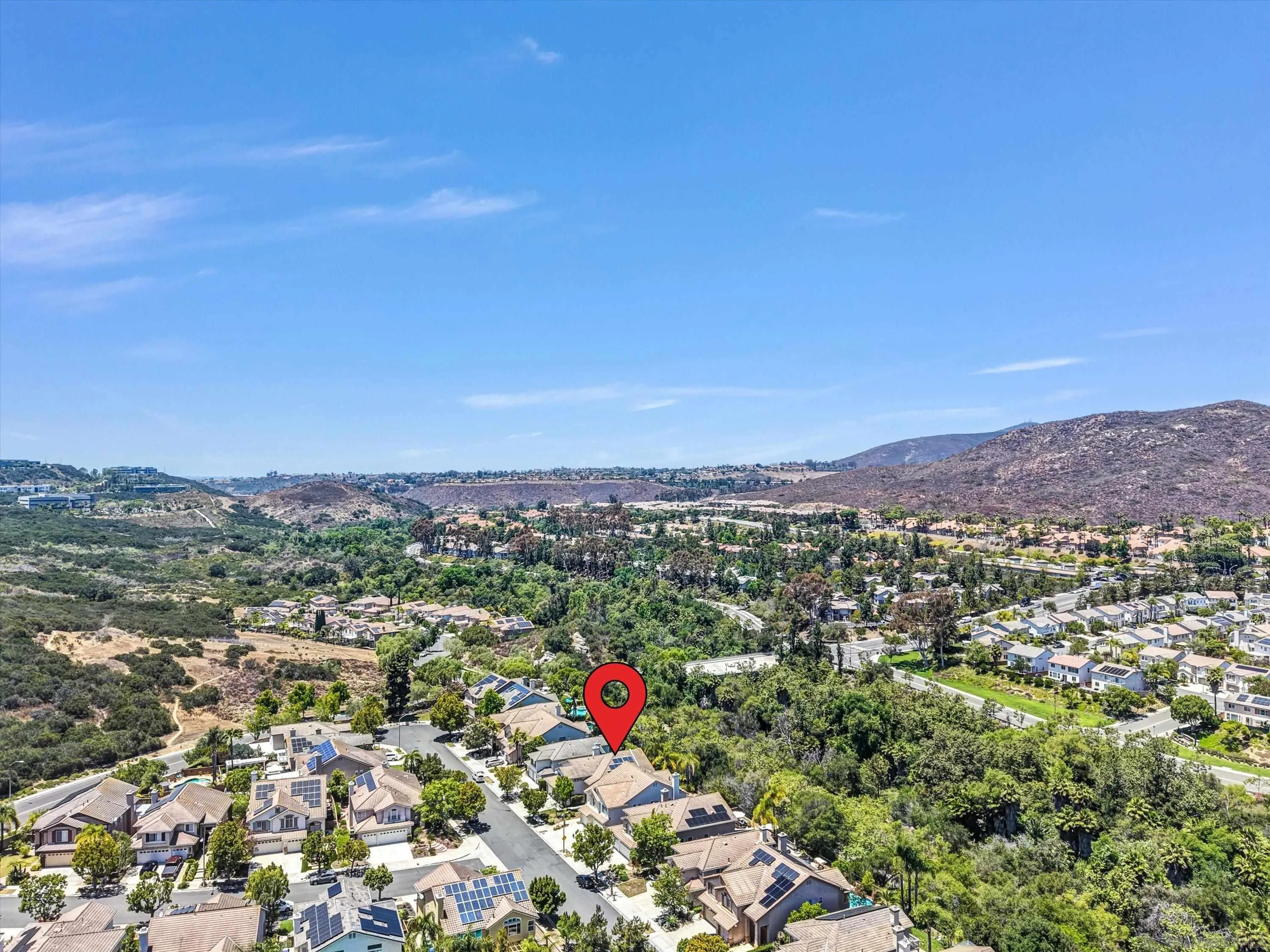https://cdn.realtyfeed.com/cdn/127/260014260/8760fa847f8e701afa10551bec8ef69f.webp