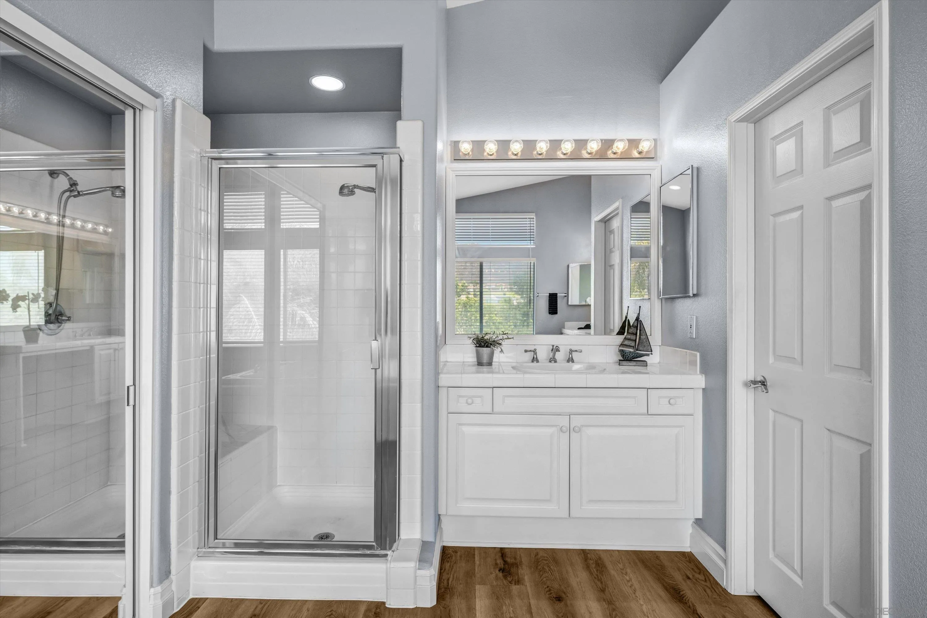 https://cdn.realtyfeed.com/cdn/127/260014260/a221848ff79dbfa20718ba7123a77d11.webp