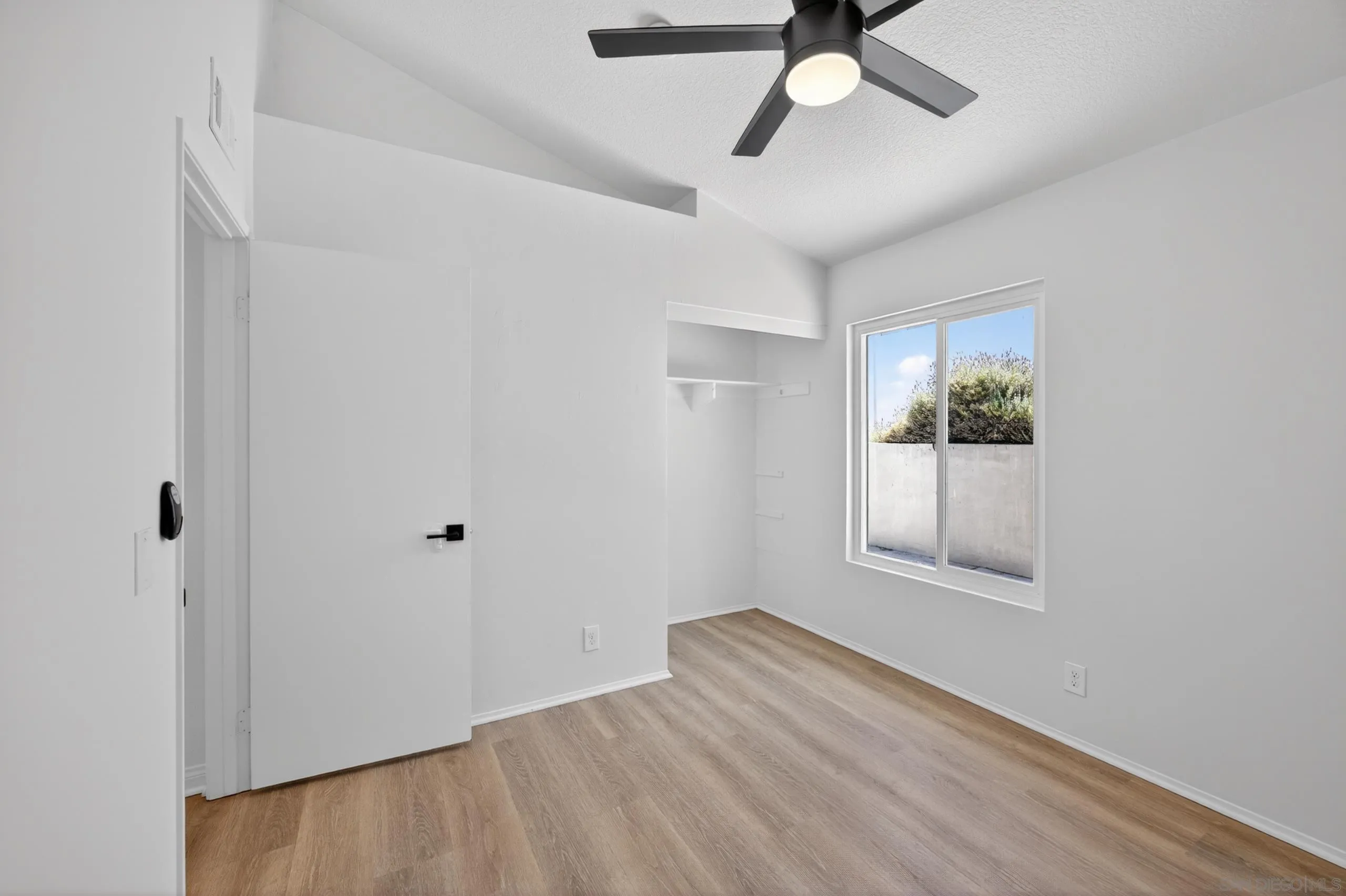 https://cdn.realtyfeed.com/cdn/127/260014261/12460d8e93c3f630a8d214a33815b65b.webp