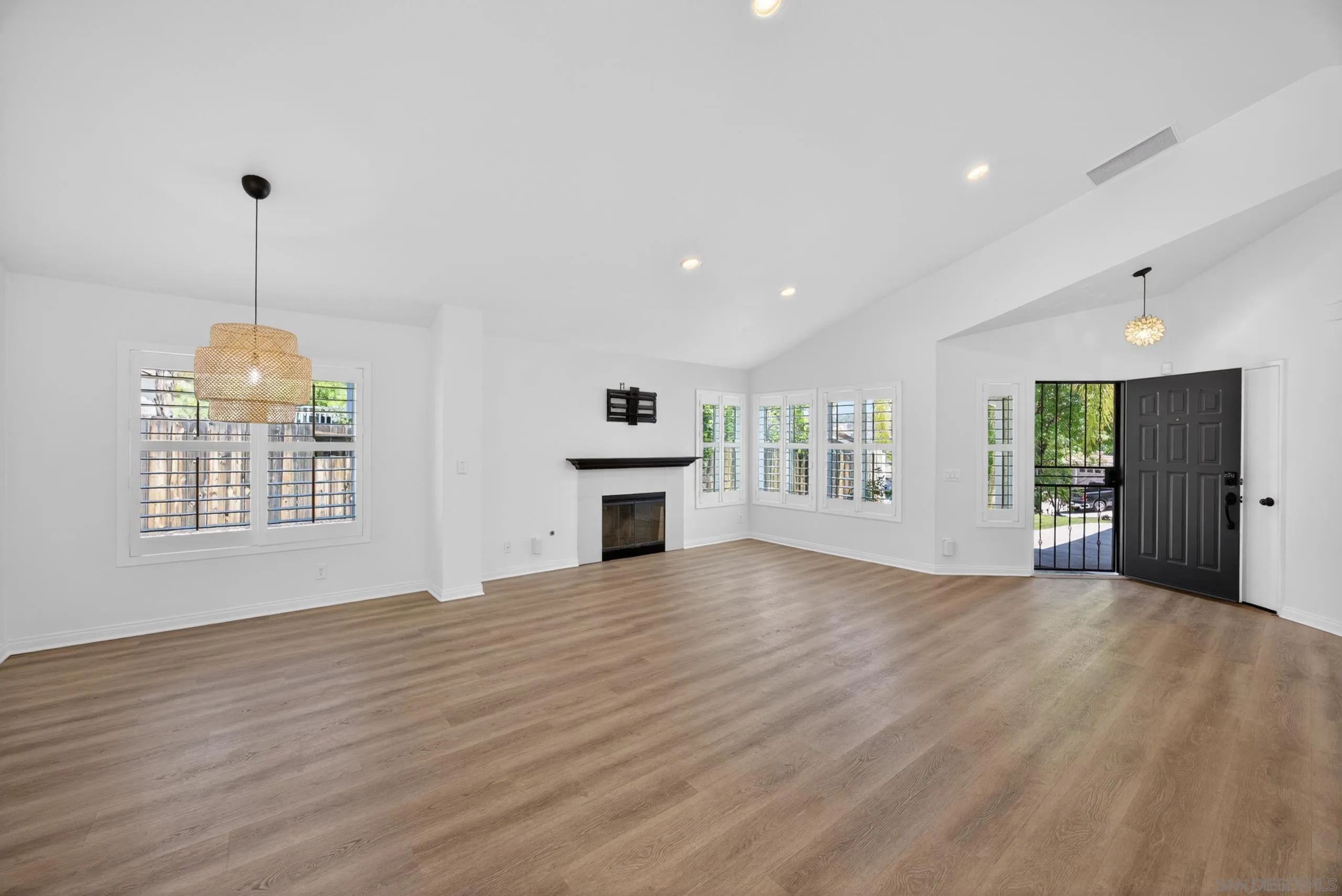 https://cdn.realtyfeed.com/cdn/127/260014261/cc2cc5ff235697a756b5e8f95bd2c3cc.webp