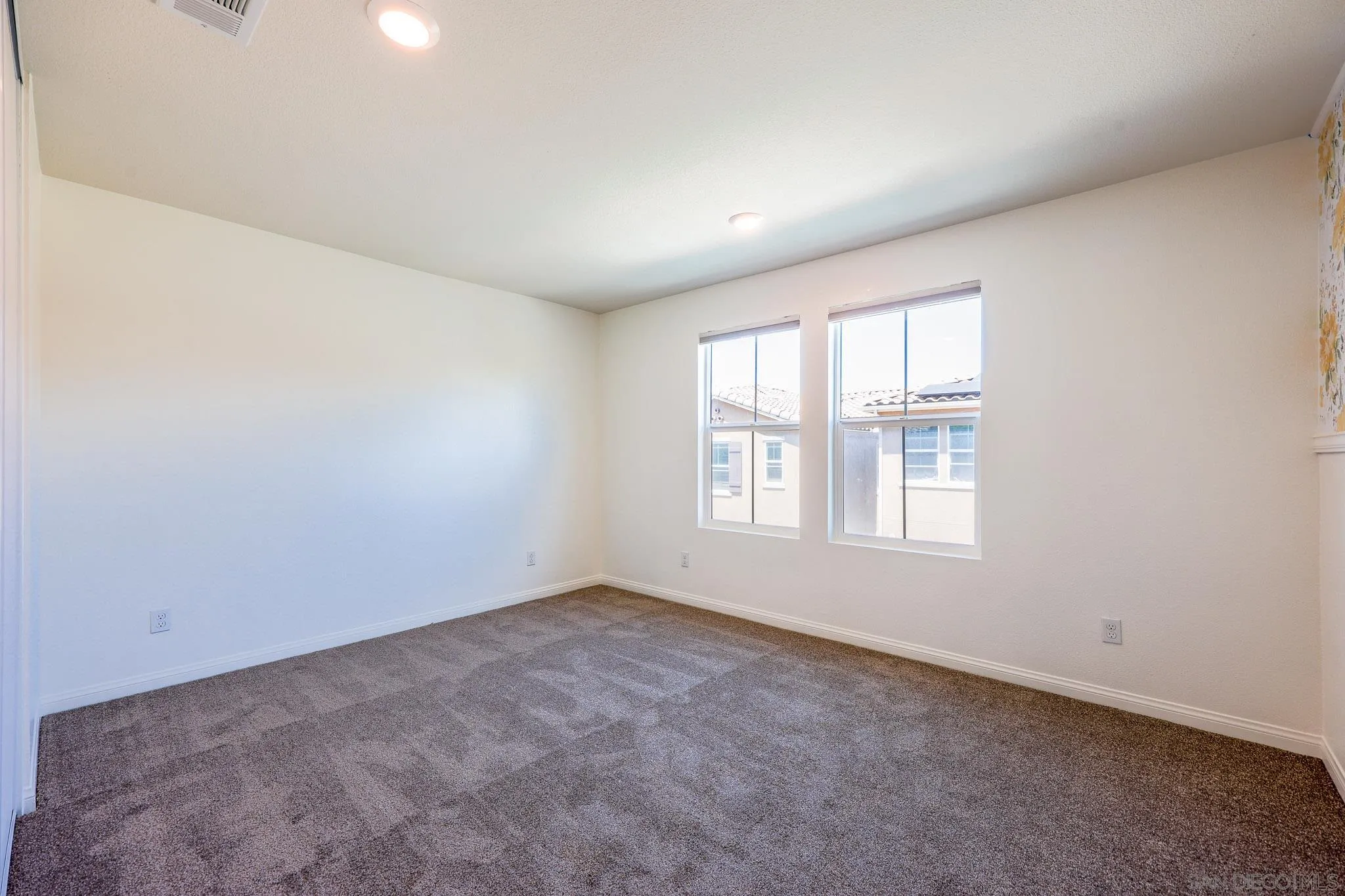 https://cdn.realtyfeed.com/cdn/127/260014262/8cec6d96fa46f00d8350eaaa766b5929.webp