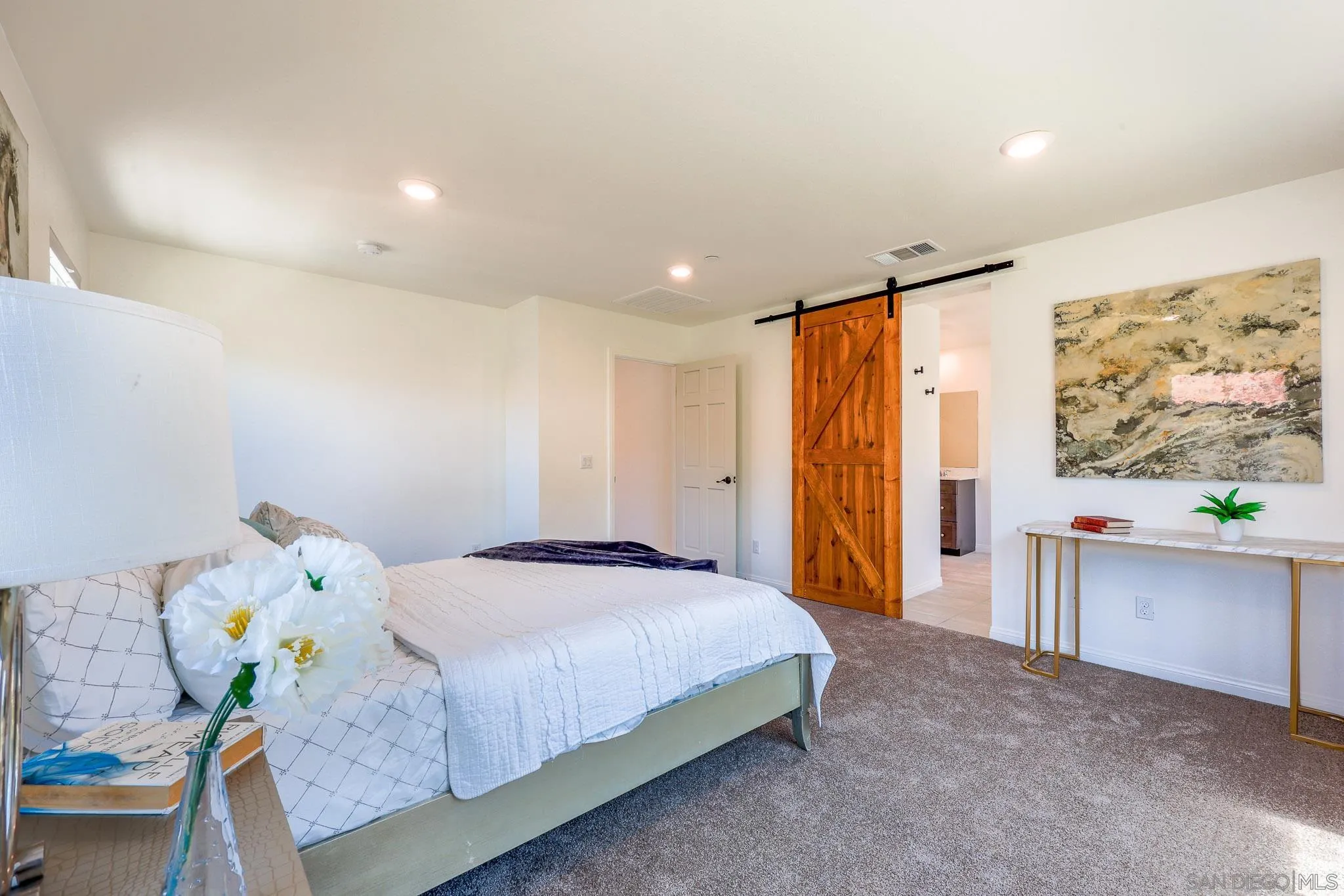 https://cdn.realtyfeed.com/cdn/127/260014262/8ff3a84ccc676bf9c6210016cd5d4ac1.webp