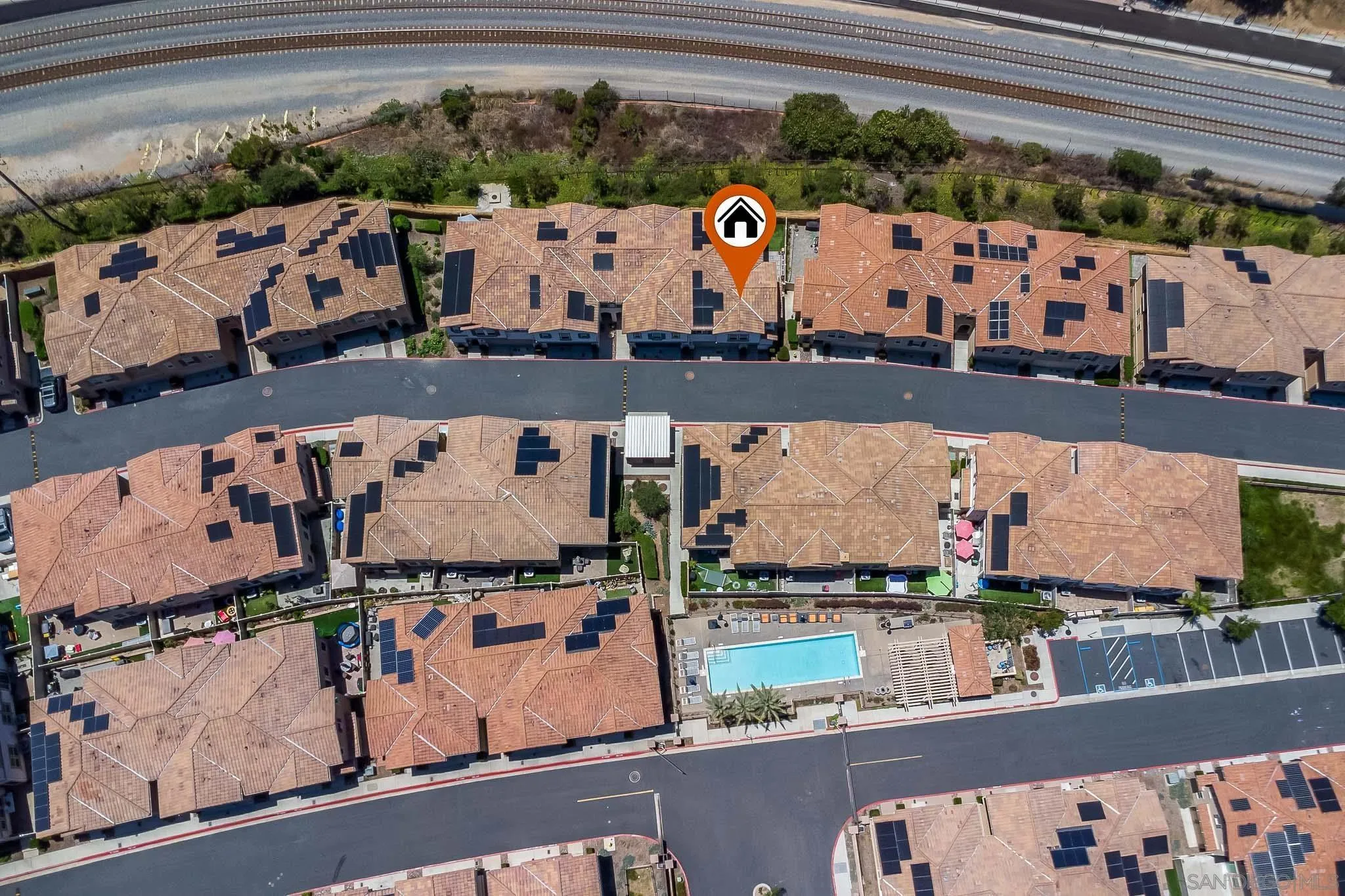 https://cdn.realtyfeed.com/cdn/127/260014262/b5ab75fd3d8c656a726b76ef28abc659.webp