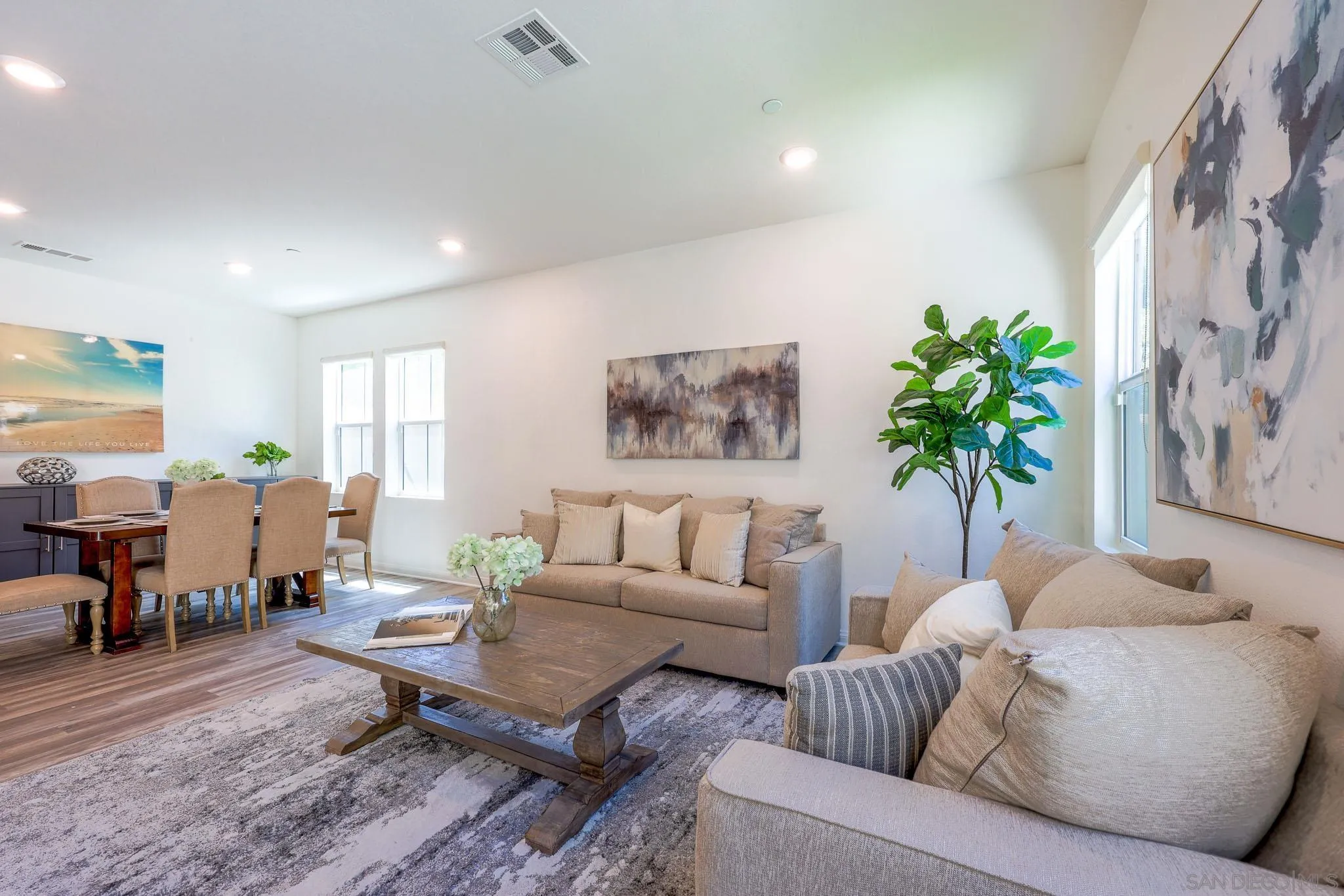 https://cdn.realtyfeed.com/cdn/127/260014262/f8ae1ef2a0b7ba37c5edd103ab0d2b1b.webp