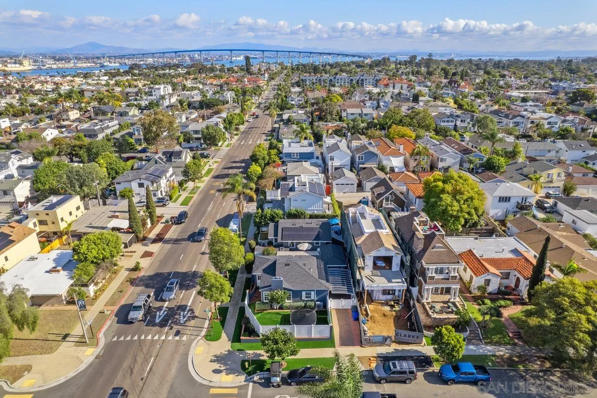 https://cdn.realtyfeed.com/cdn/127/260014266/b3a0189e1fd7c15c0cb044640d1d2dbc.webp