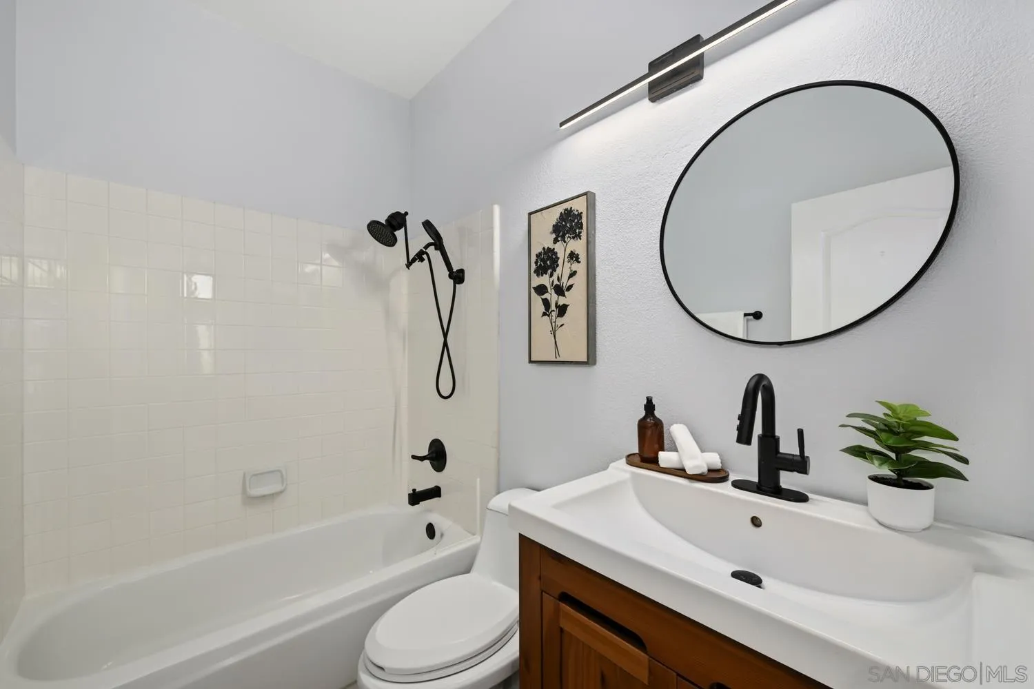 https://cdn.realtyfeed.com/cdn/127/260014272/11e5bc919adf450d863a485aae8e105f.webp
