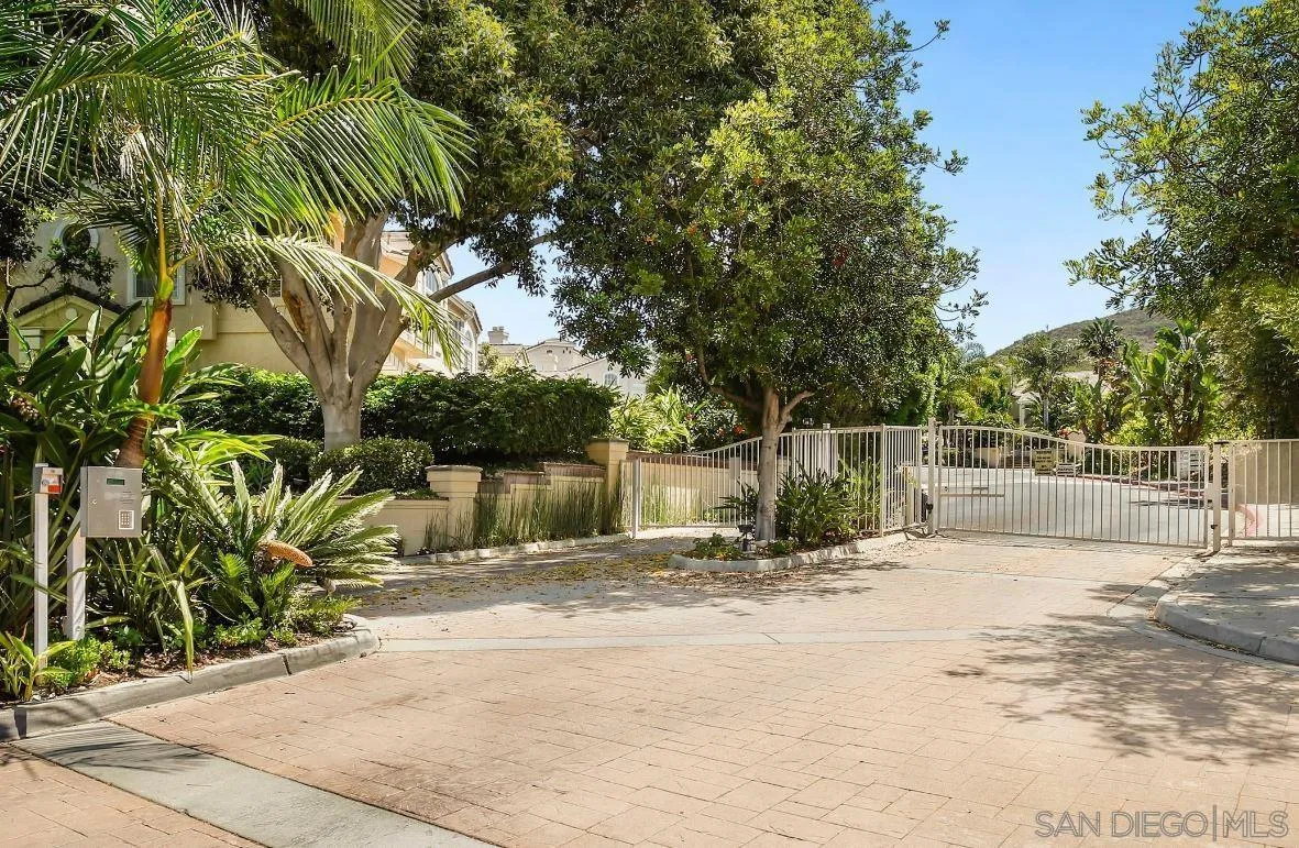 https://cdn.realtyfeed.com/cdn/127/260014272/bdc7351b8824b9772983d388345cd95a.webp