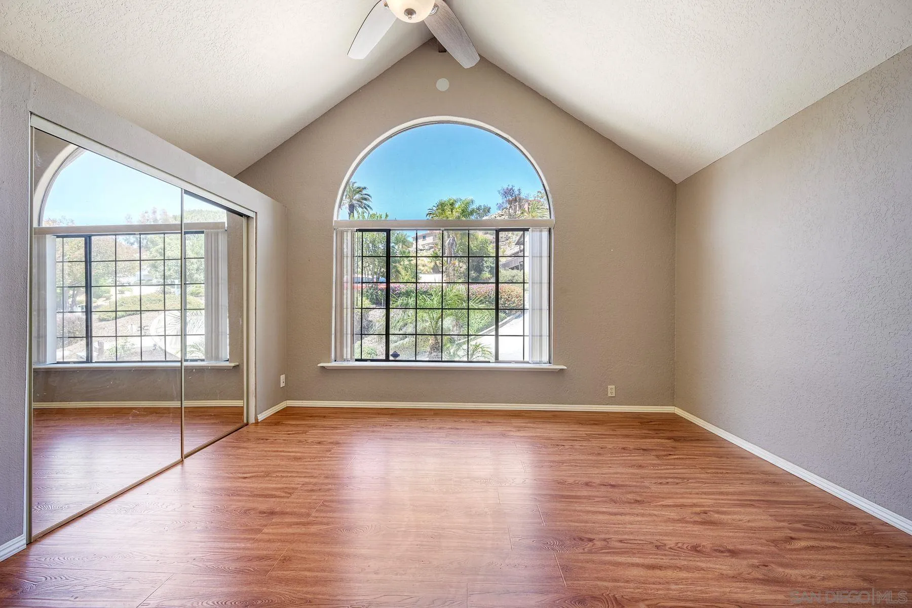 https://cdn.realtyfeed.com/cdn/127/260014273/182b4f34fa31986b42cf42f4fe8b88cd.webp