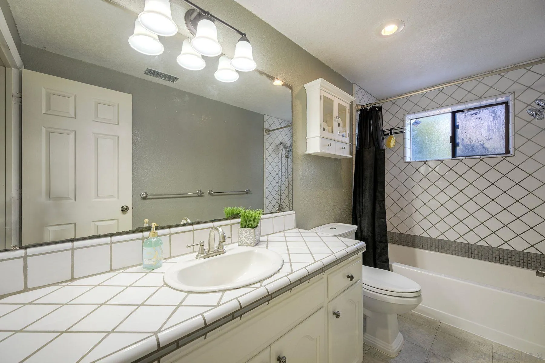 https://cdn.realtyfeed.com/cdn/127/260014273/278abdef037e1097962aff28fa47ff76.webp