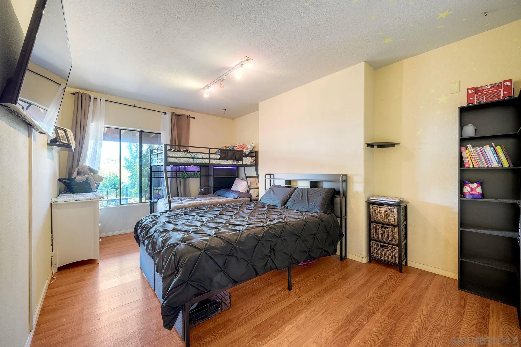 https://cdn.realtyfeed.com/cdn/127/260014273/39fcd8cc66eac5d54738b19771701418.webp