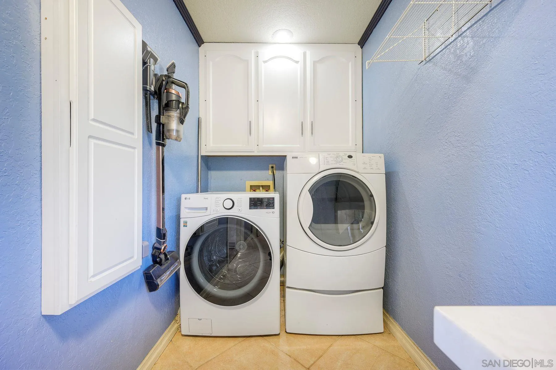 https://cdn.realtyfeed.com/cdn/127/260014273/6a2955935a278ed818bb66d77cf4f90f.webp