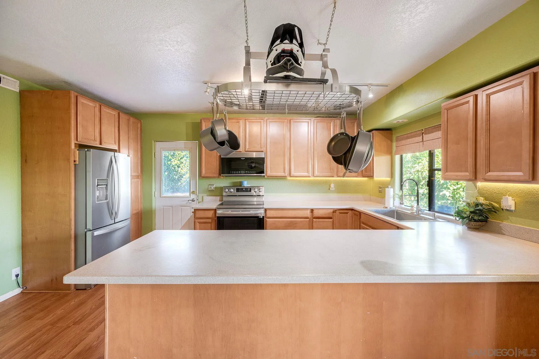 https://cdn.realtyfeed.com/cdn/127/260014273/a30a34557877024054e404066033af6a.webp