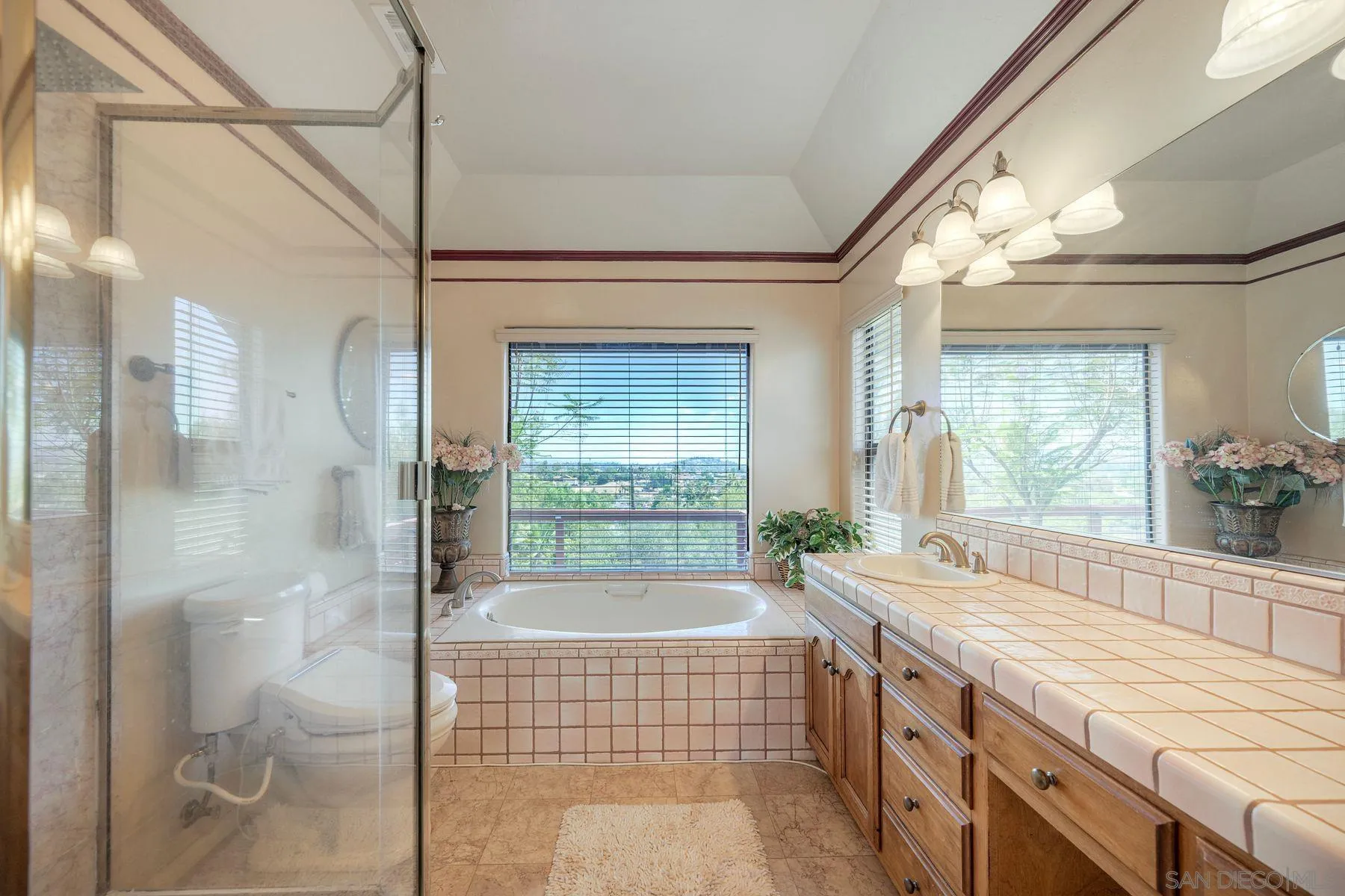 https://cdn.realtyfeed.com/cdn/127/260014273/d6c9b8f82e8e30a2160eea0d82435188.webp