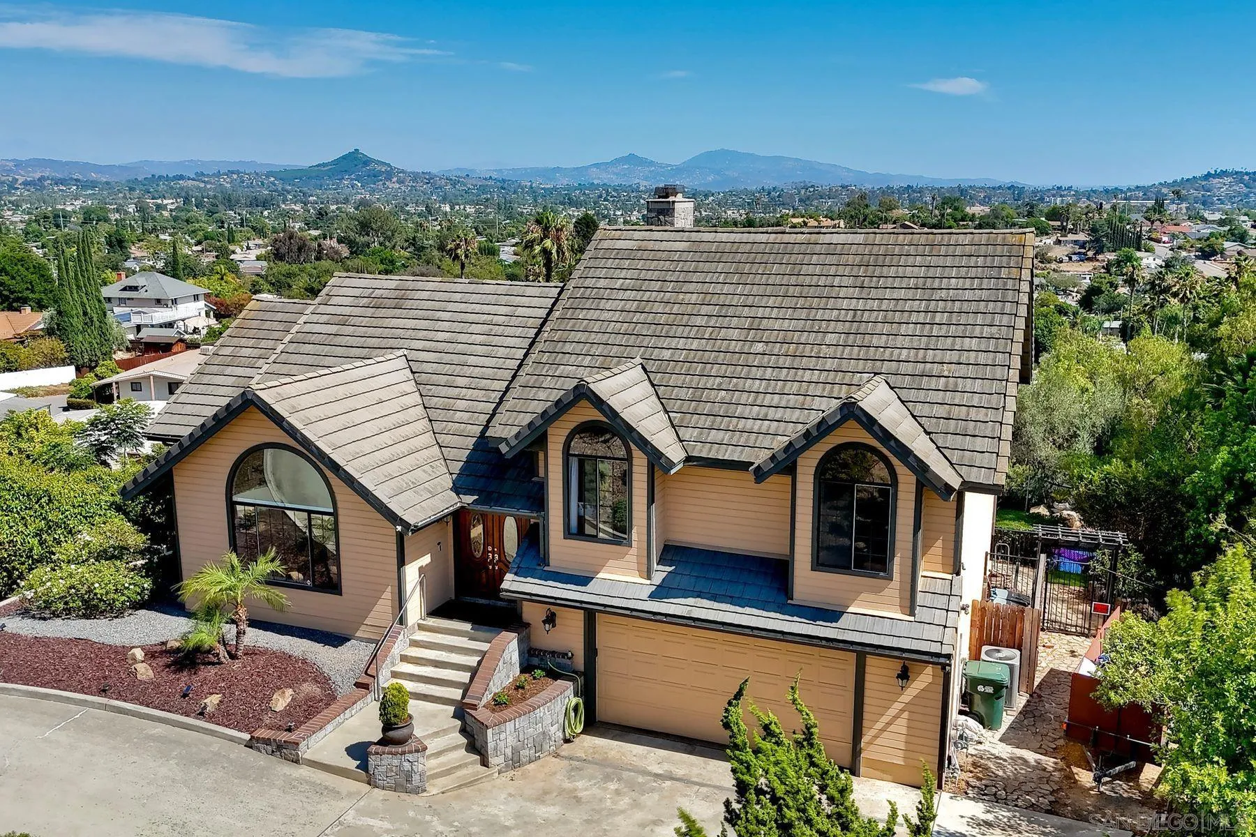 https://cdn.realtyfeed.com/cdn/127/260014273/f093e1323508cb0d917aeaff004a23cf.webp