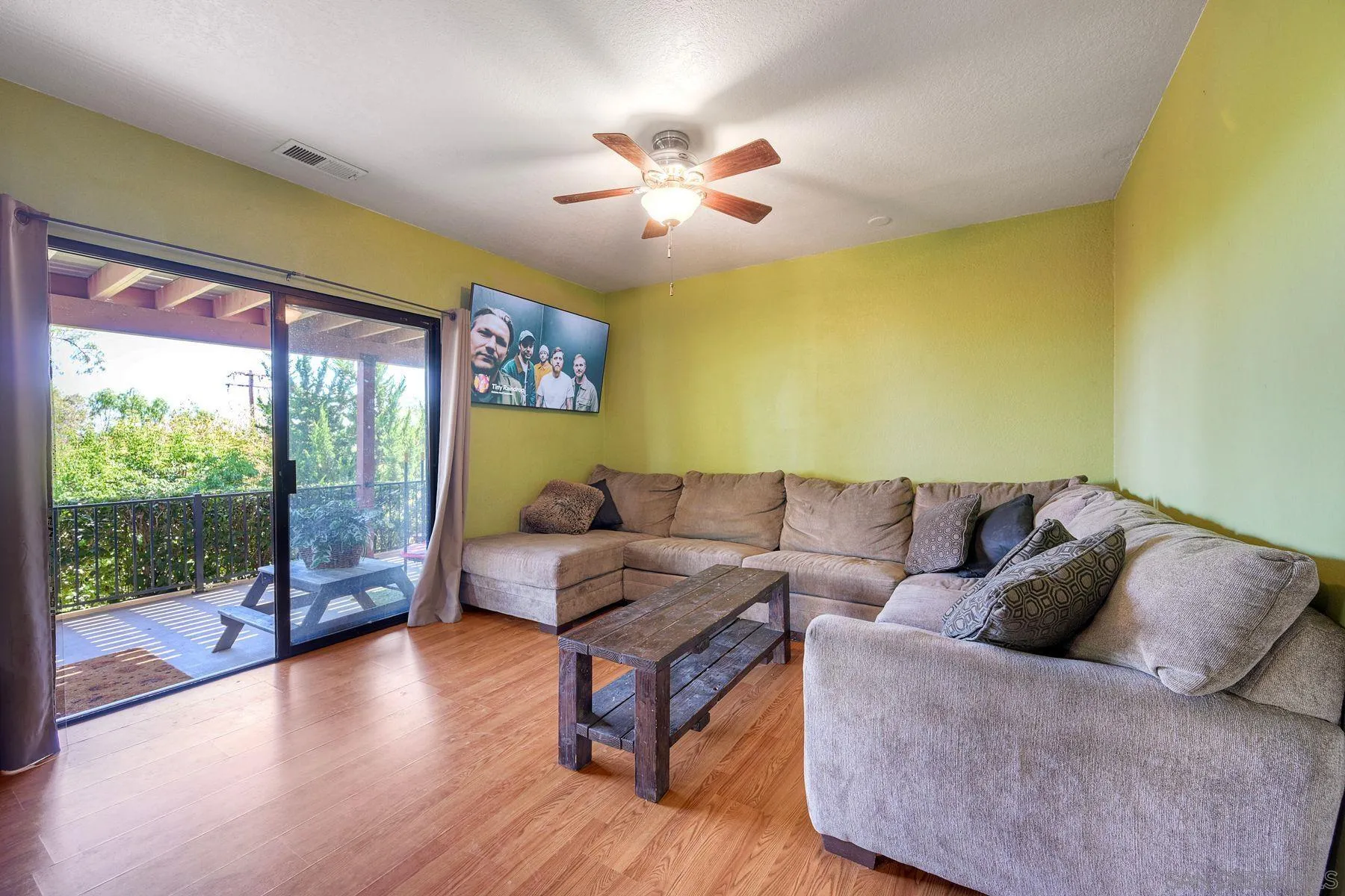 https://cdn.realtyfeed.com/cdn/127/260014273/f26303c9b35e6ae86246eb71c69cec99.webp