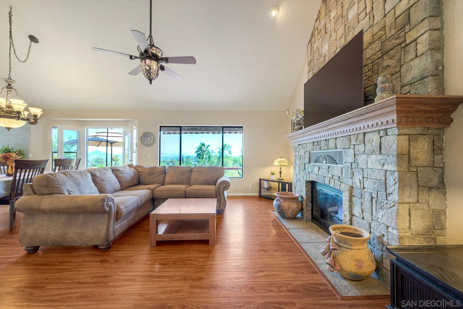 https://cdn.realtyfeed.com/cdn/127/260014273/f80d4b7a3bb6bbfadf17d01b432b8750.webp