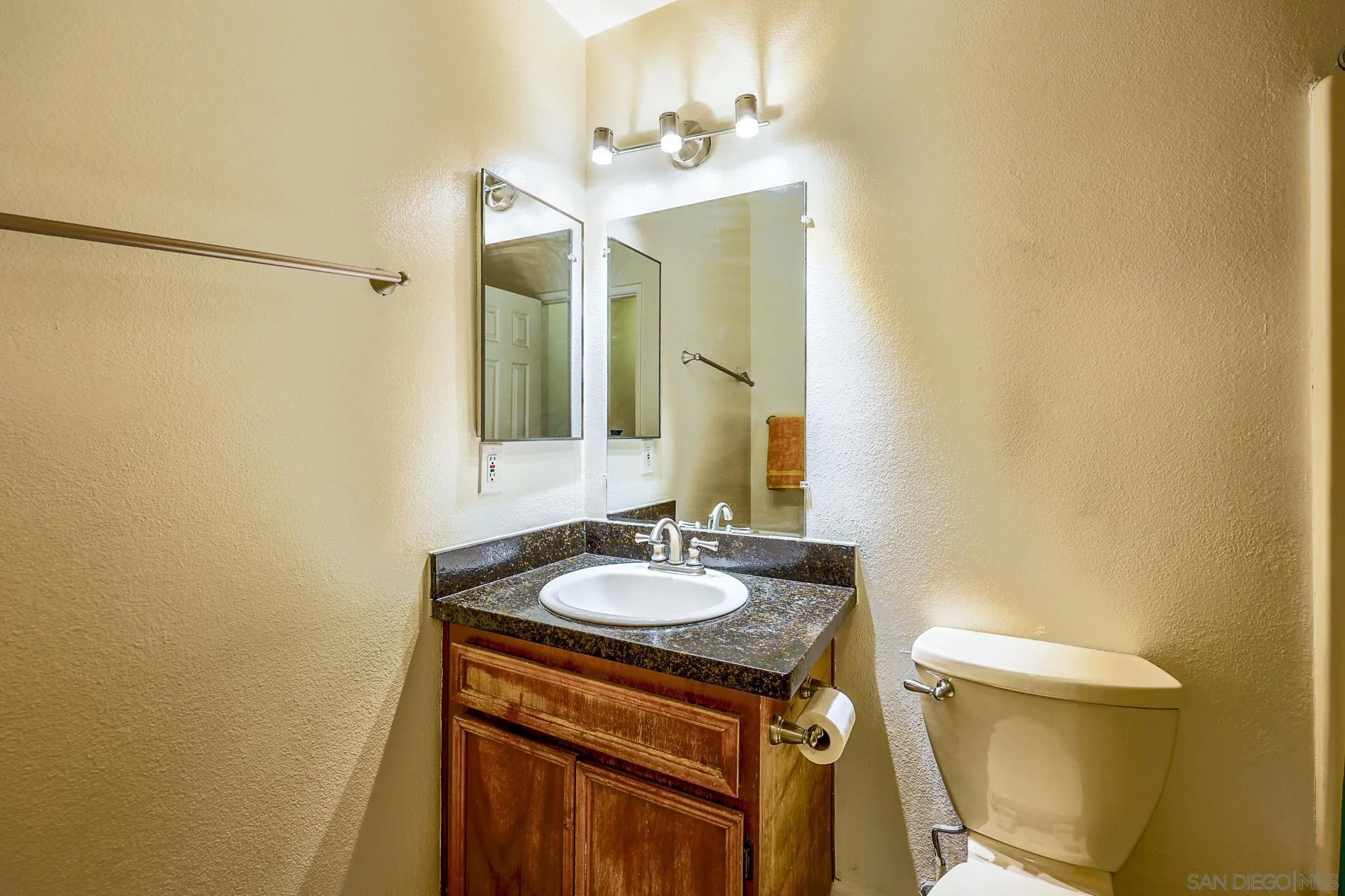 Photo #12: 260014274 Listing: Photo #12