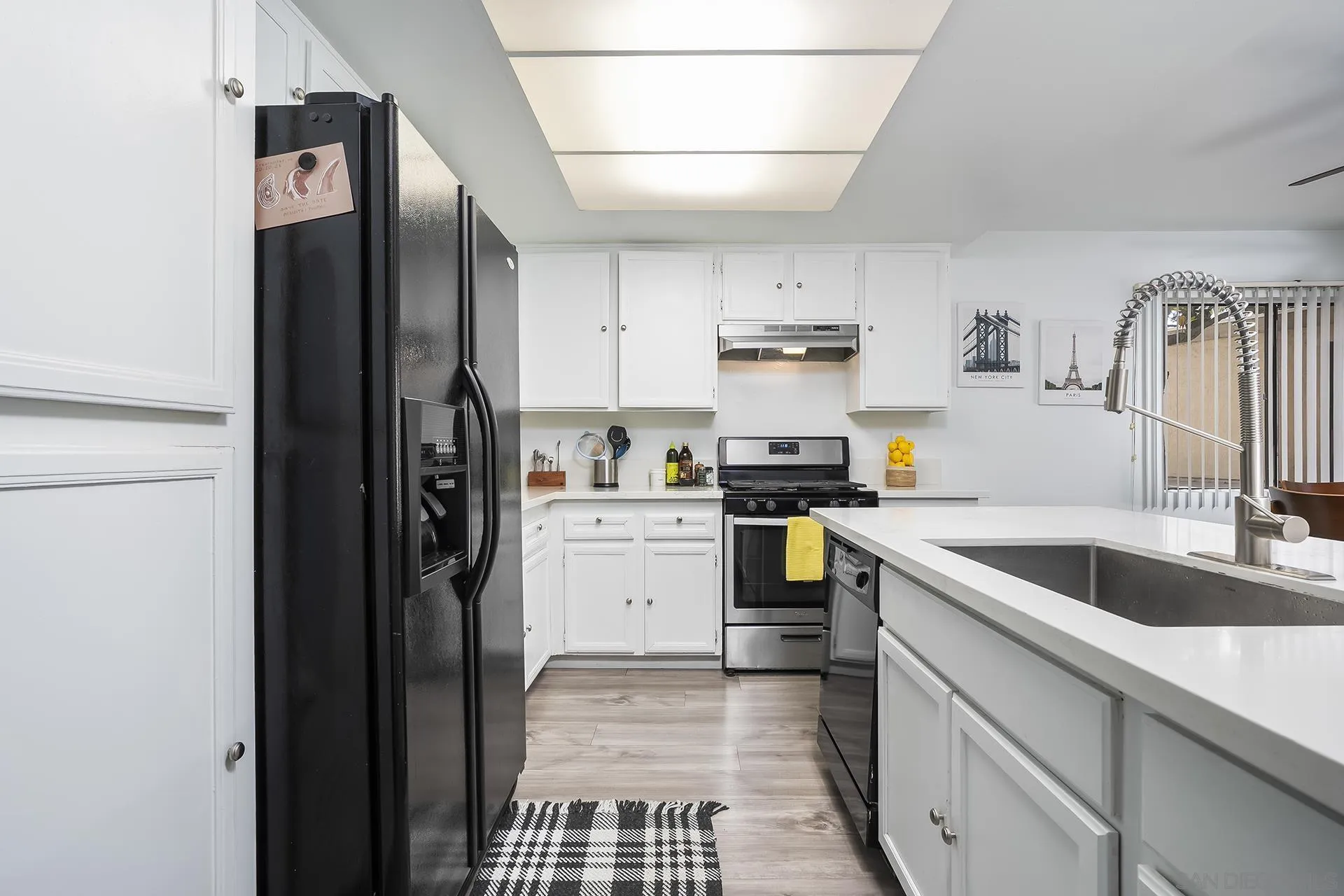 https://cdn.realtyfeed.com/cdn/127/260014277/23fd741f665f9b11caa03a32f8a852c6.webp