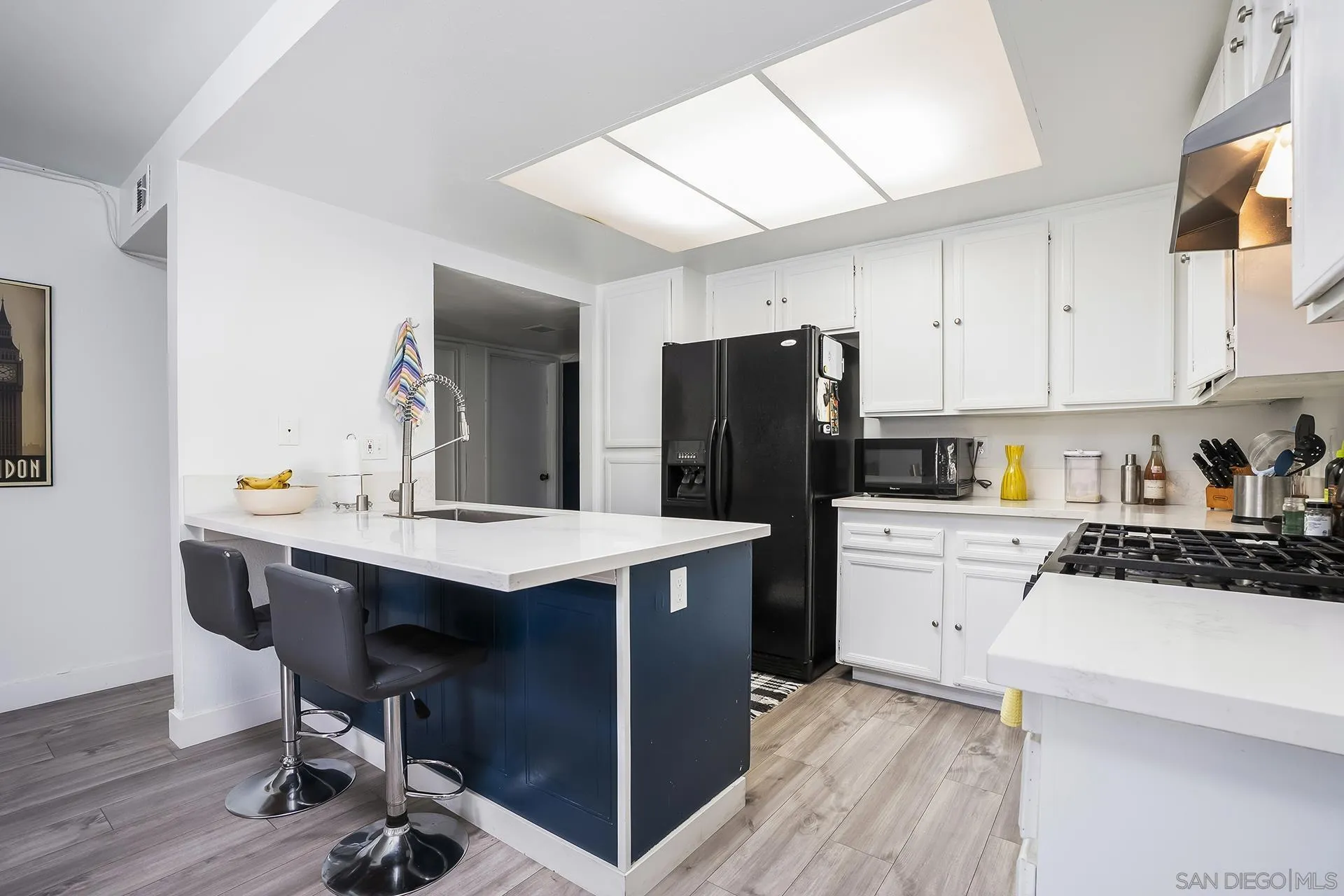 https://cdn.realtyfeed.com/cdn/127/260014277/b6f337353f5fc61cb92bbc05b8f66677.webp