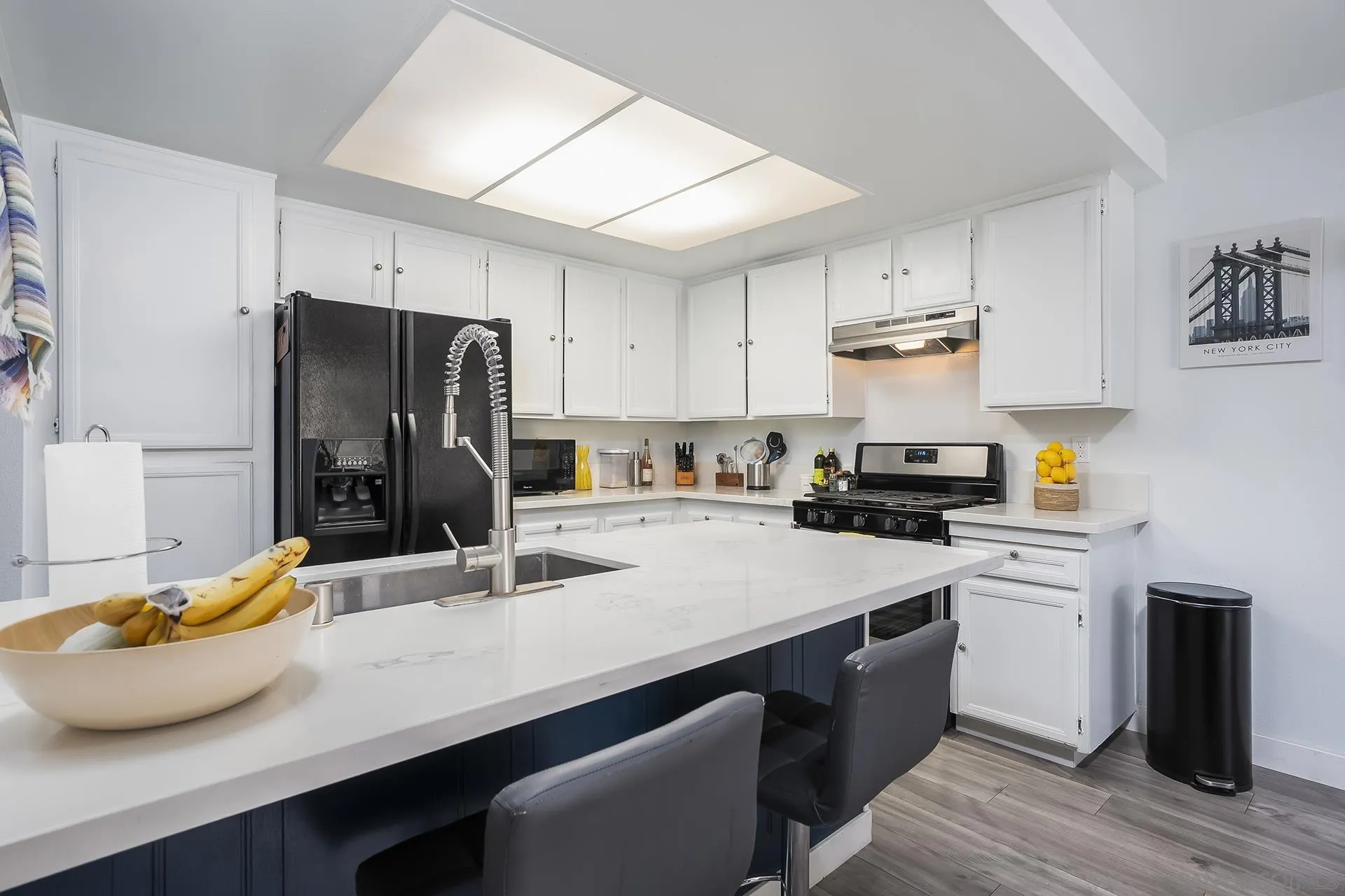 https://cdn.realtyfeed.com/cdn/127/260014277/e0b4a31cf757064d22113f5e7b1a79ae.webp