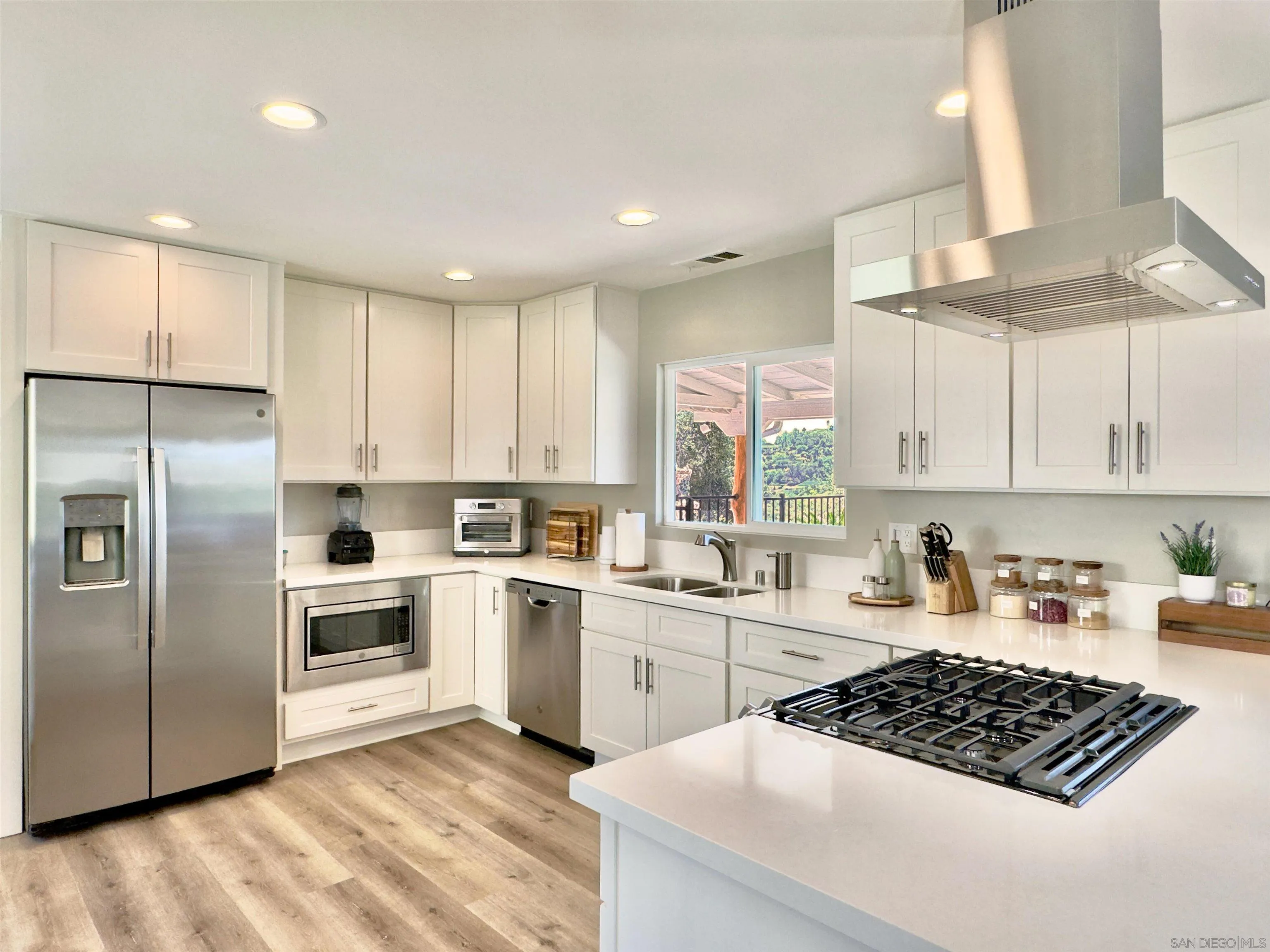 https://cdn.realtyfeed.com/cdn/127/260014280/0d3b7c5032526b674cb6efe8470c9ec9.webp