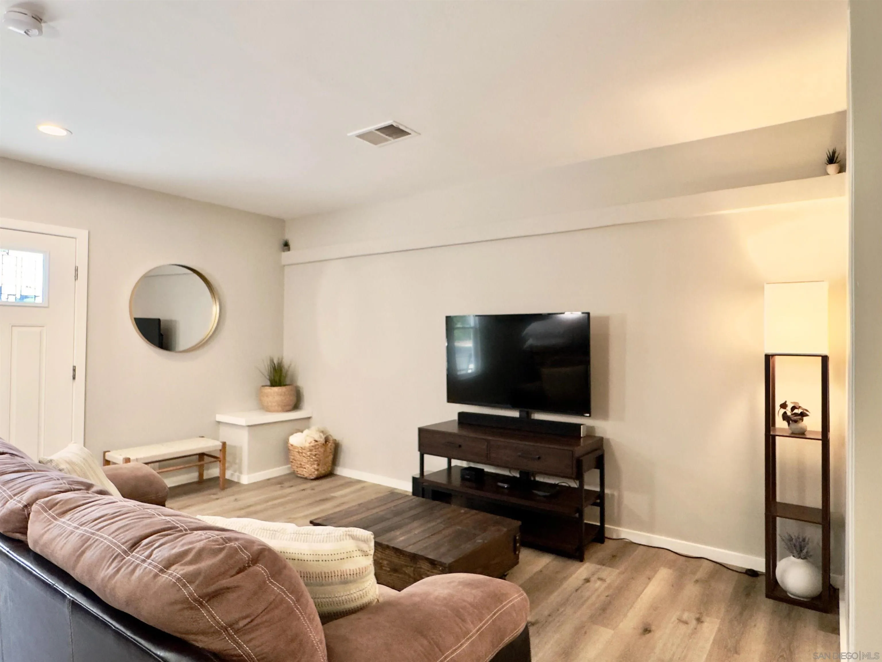 https://cdn.realtyfeed.com/cdn/127/260014280/32553500fc9a91bde1587b7e0ac7f977.webp