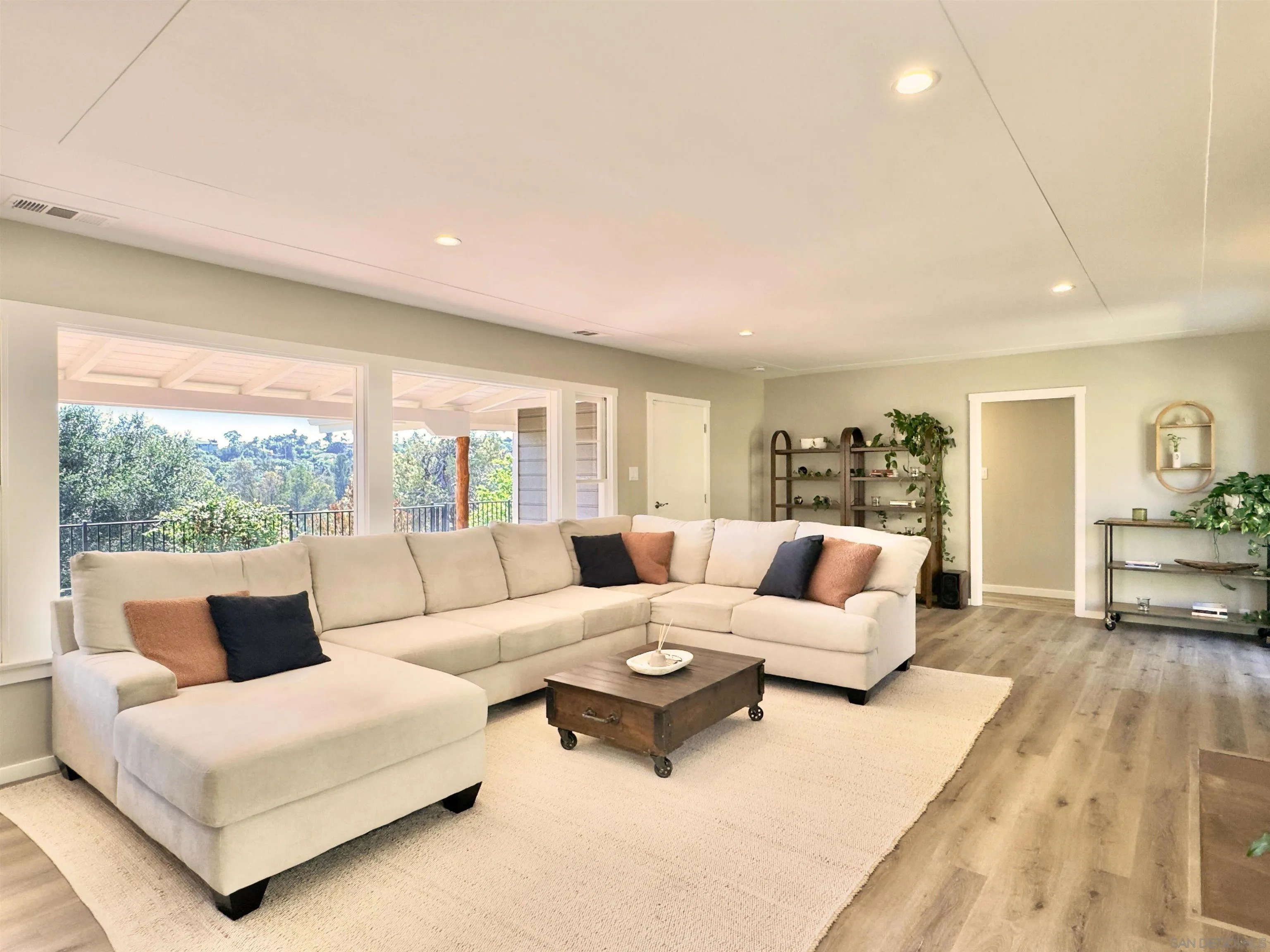 https://cdn.realtyfeed.com/cdn/127/260014280/827e5be5b4b050807fb0643958479f49.webp