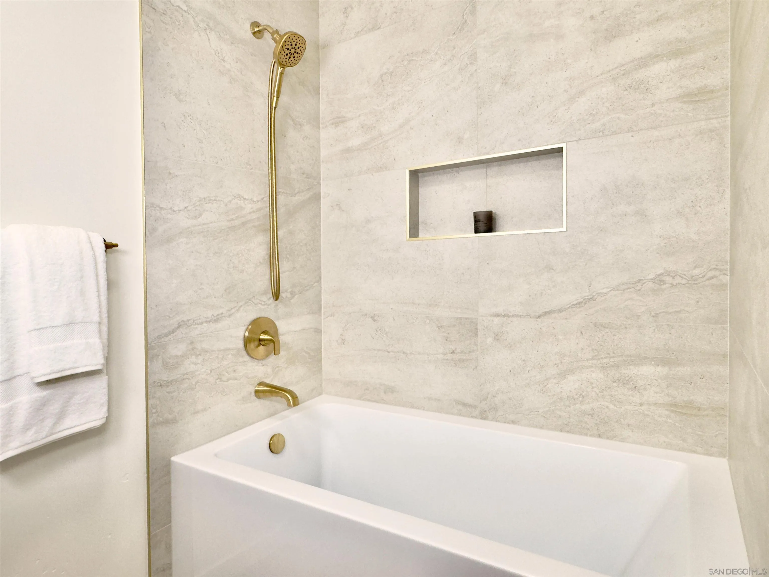 https://cdn.realtyfeed.com/cdn/127/260014280/d4fc4cd144a445b9a51b2be56c9c21cc.webp