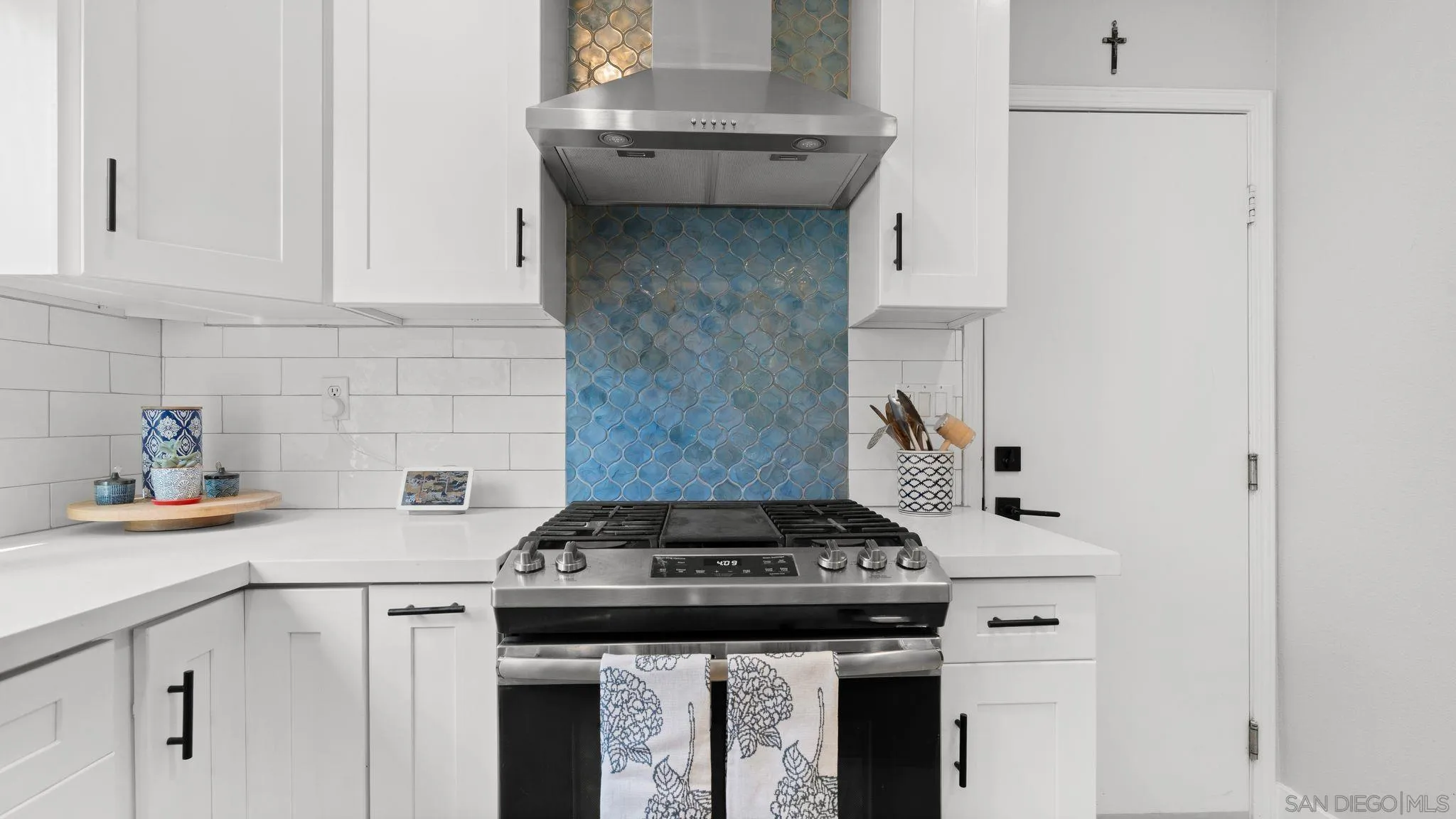 https://cdn.realtyfeed.com/cdn/127/260014281/20cdfb77799128f4210f7190bf77411c.webp