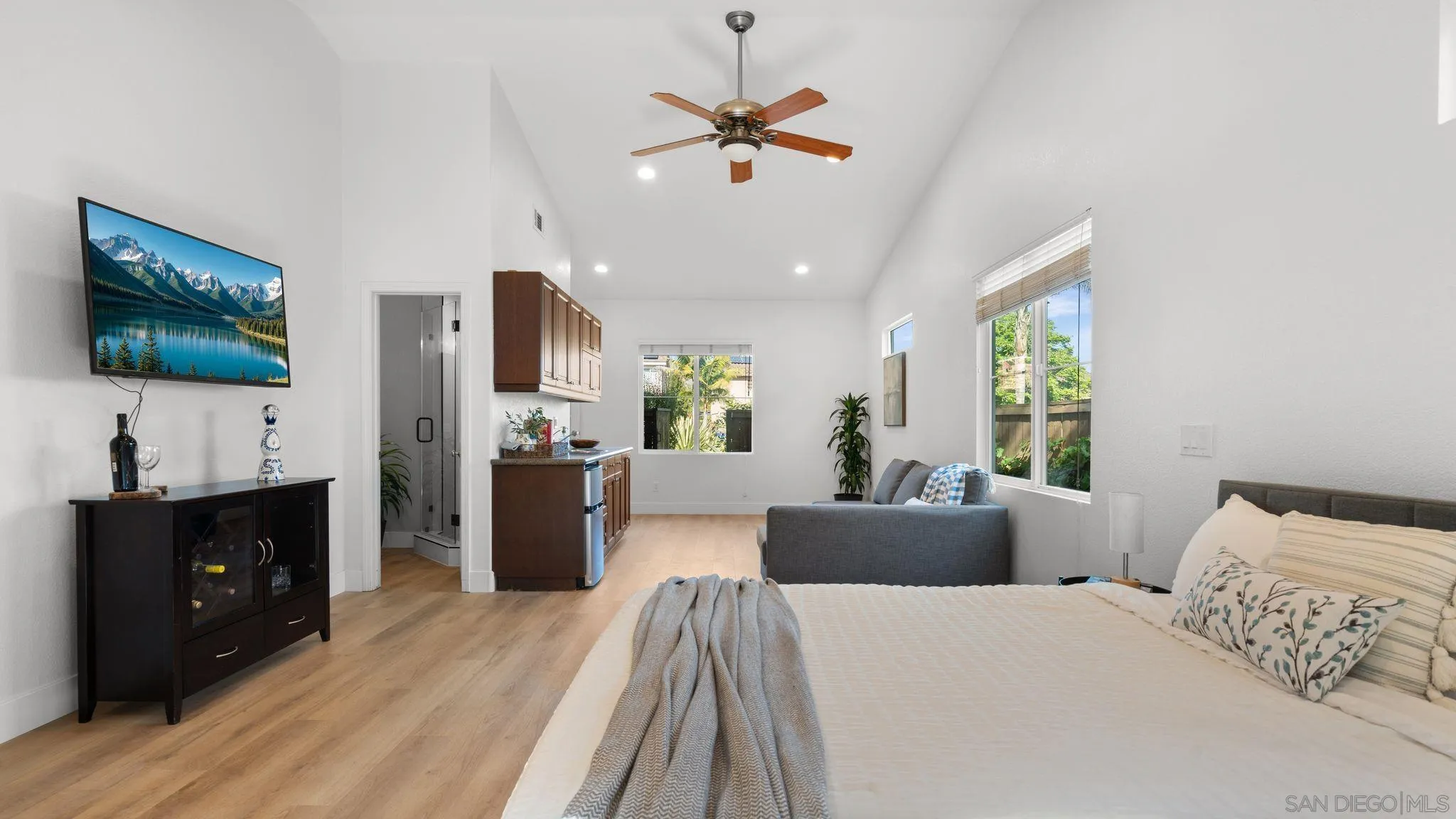 https://cdn.realtyfeed.com/cdn/127/260014281/249cf498b3f2bfa5aadde8bab318bef2.webp
