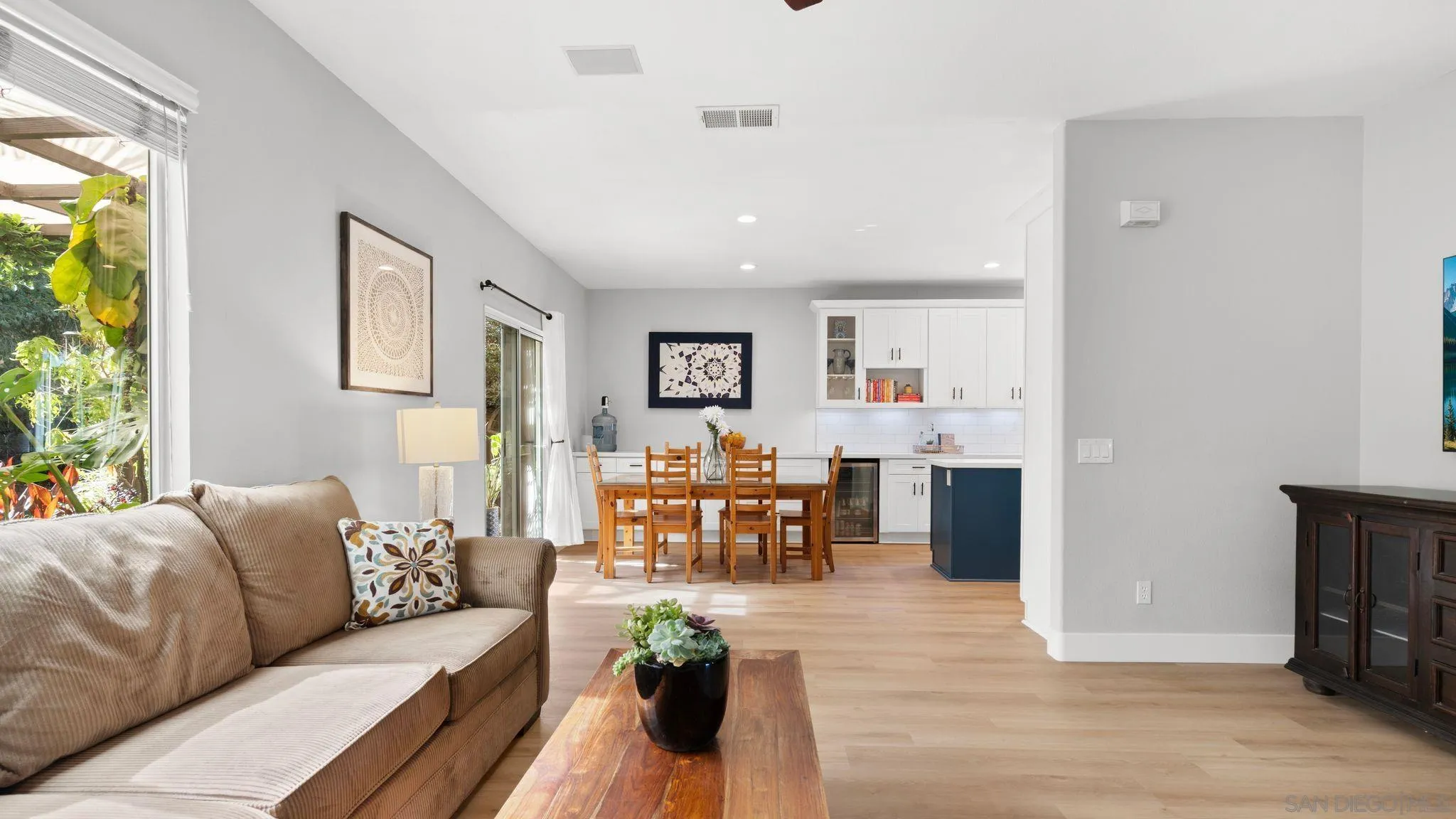 https://cdn.realtyfeed.com/cdn/127/260014281/6a9a3bf6d0697d342a21450ada7cd3e1.webp
